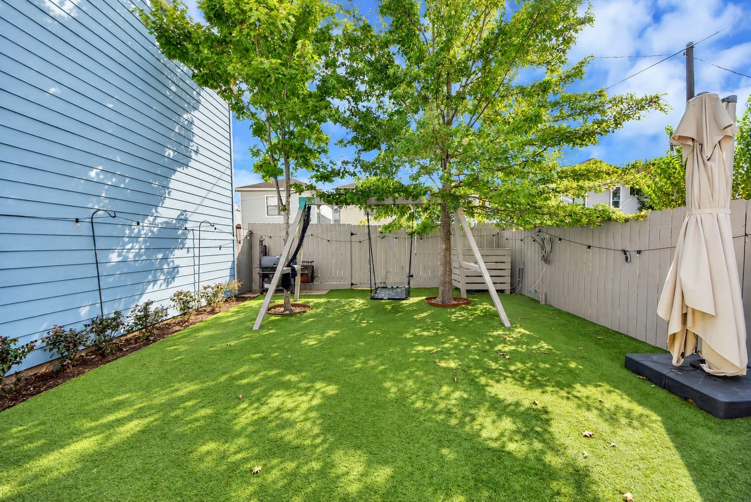 832 W 22nd Street, Houston, TX 77008 Artificial turf for low maintenance.