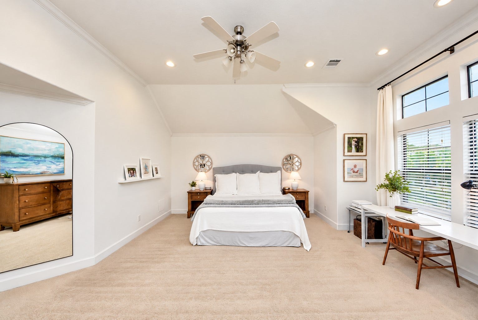 832 W 22nd Street, Houston, TX 77008 Beautiful primary suite with architectural ceiling details, large windows, and plenty of room for additional furniture.