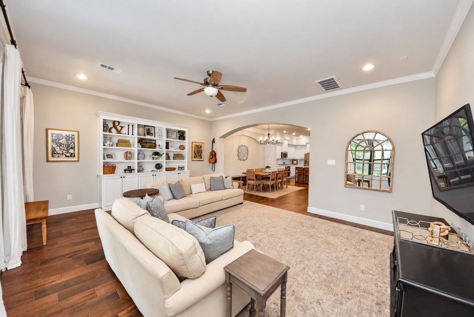 832 W 22nd Street, Houston, TX 77008 Another view of the living room highlighting the open floor plan, custom built-ins, and easy flow into the dining area.