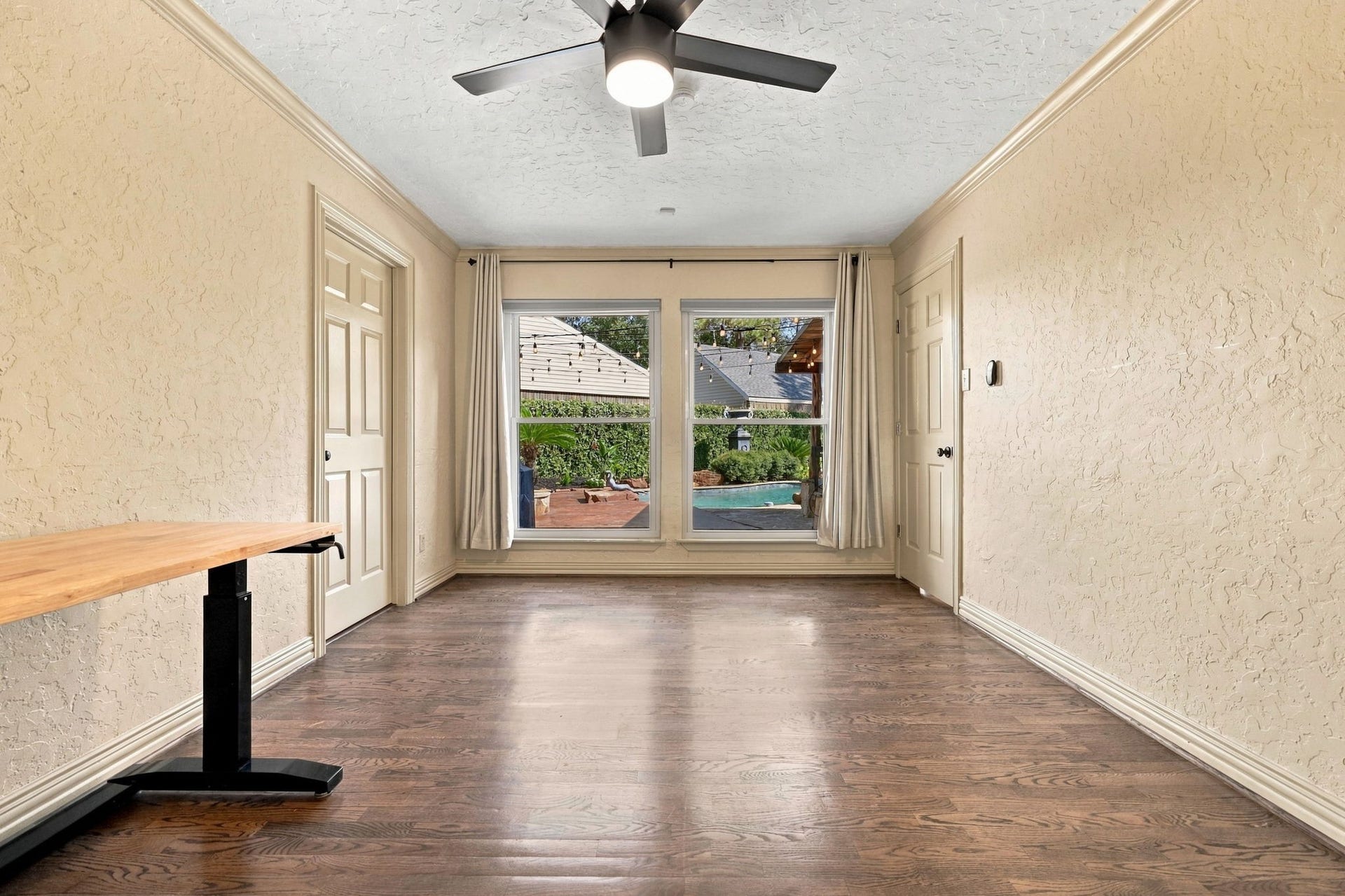 30 Bitterwood Circle, The Woodlands, TX 77381 Back Primary bedroom