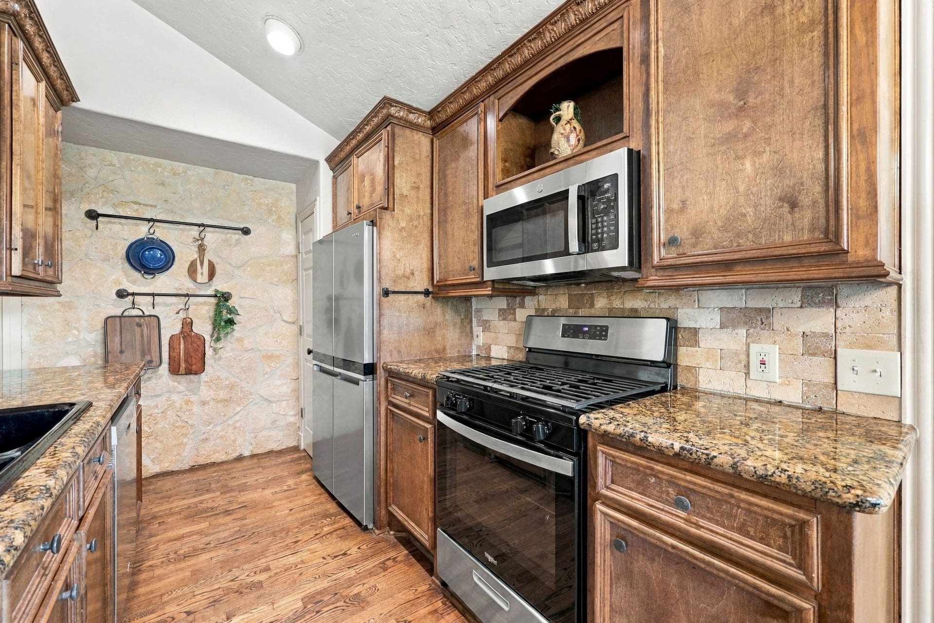 30 Bitterwood Circle, The Woodlands, TX 77381 30 Bitterwood Circle, The Woodlands, TX 77381