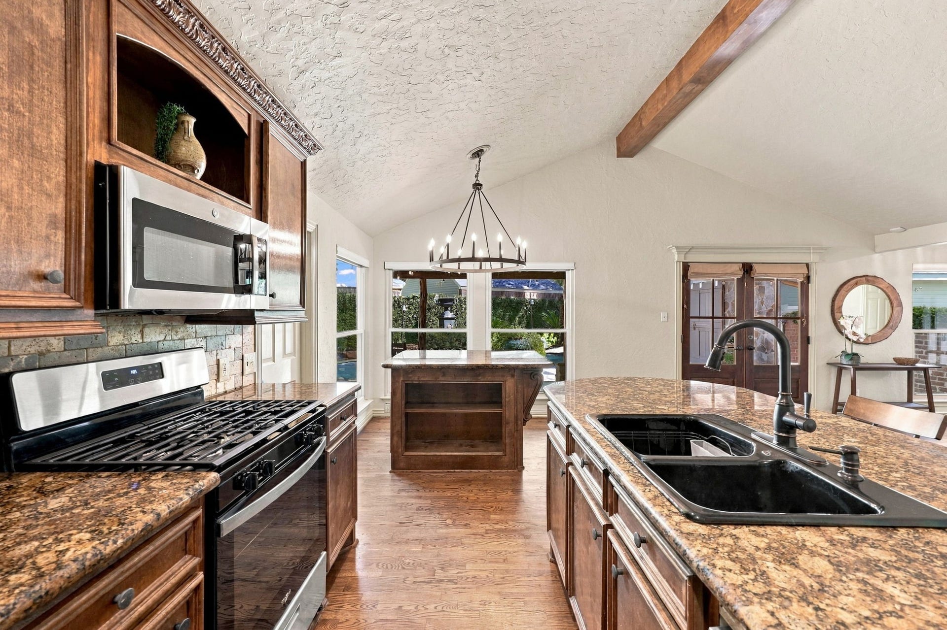 30 Bitterwood Circle, The Woodlands, TX 77381 30 Bitterwood Circle, The Woodlands, TX 77381