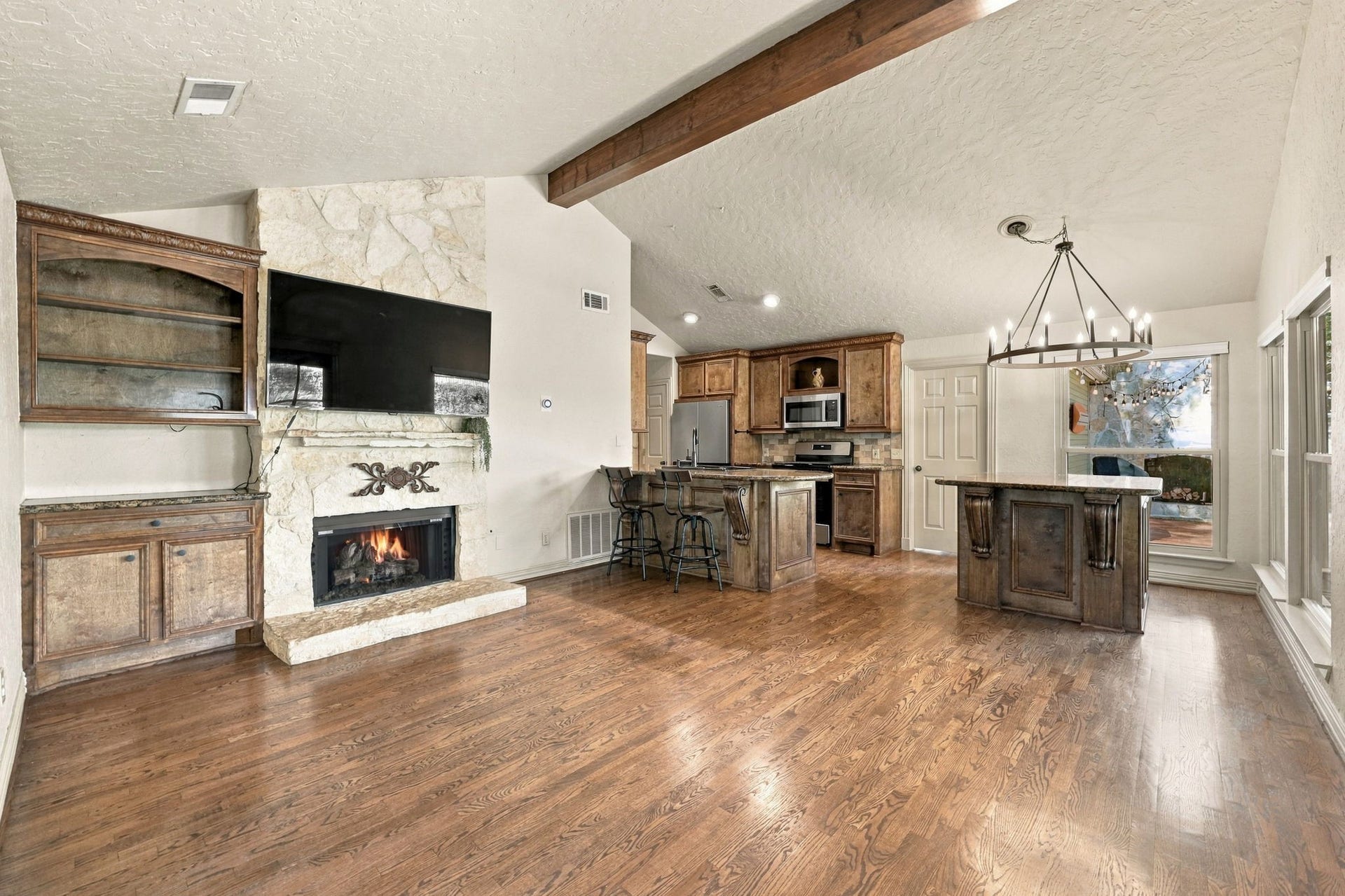 30 Bitterwood Circle, The Woodlands, TX 77381 30 Bitterwood Circle, The Woodlands, TX 77381