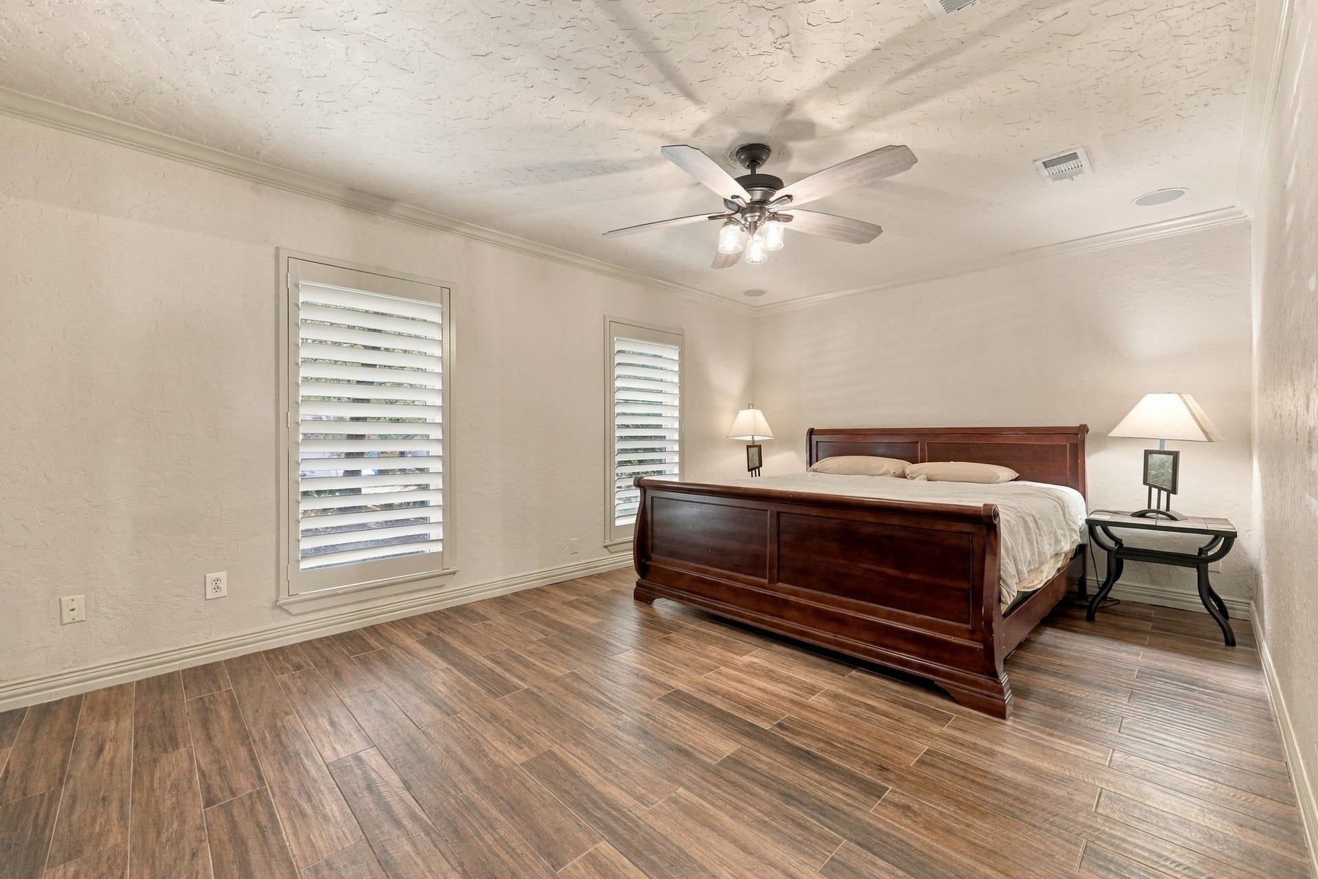 30 Bitterwood Circle, The Woodlands, TX 77381 Primary bedroom at the front of the house