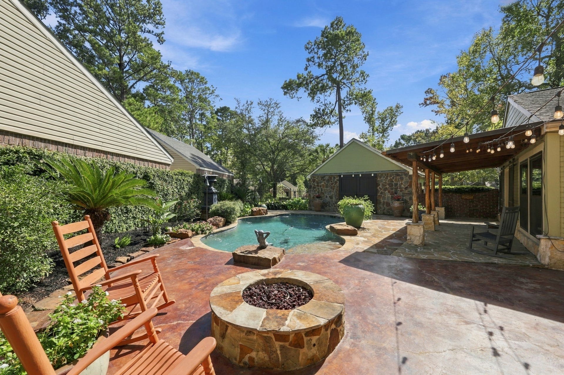 30 Bitterwood Circle, The Woodlands, TX 77381 Gas Fire pit