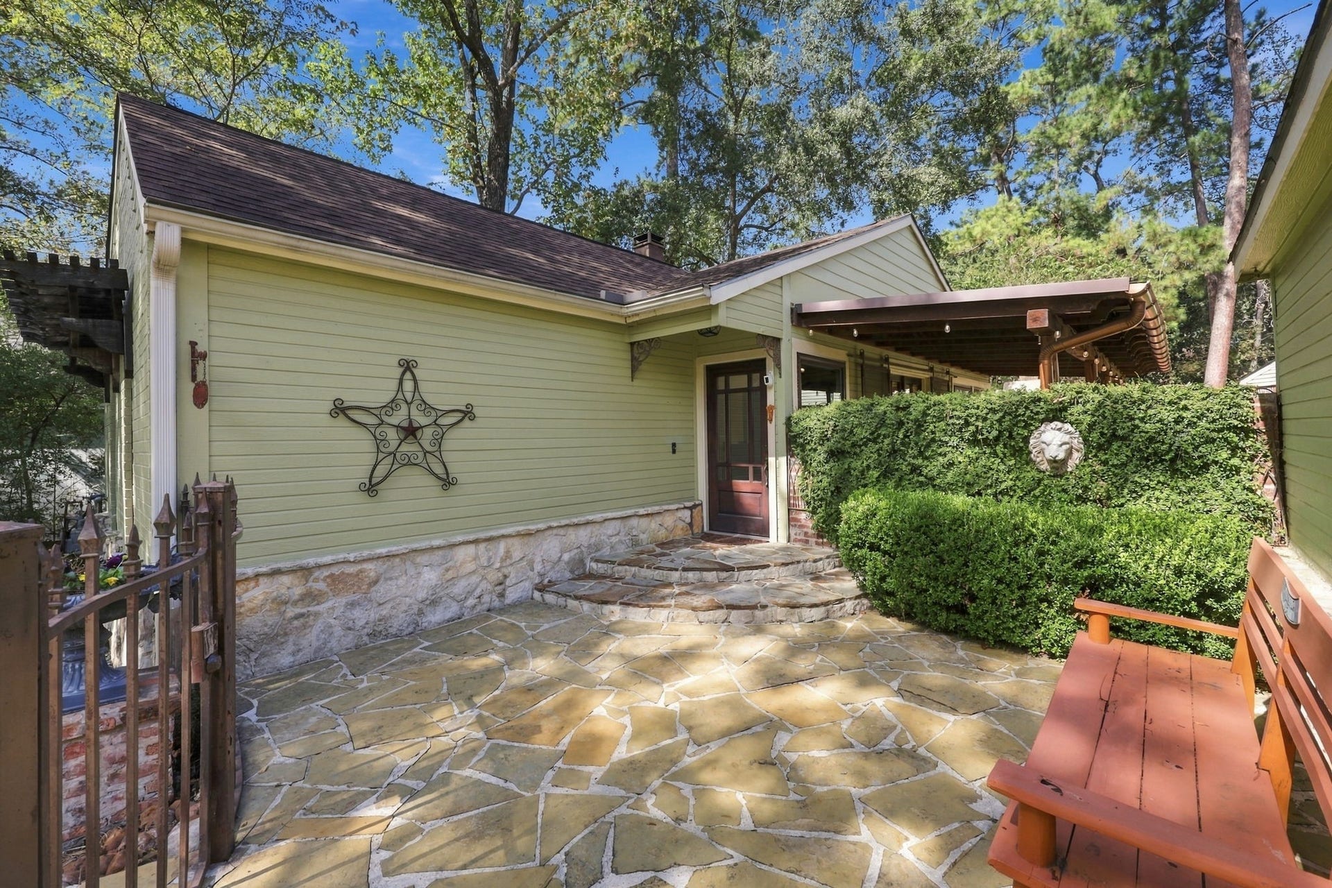 30 Bitterwood Circle, The Woodlands, TX 77381 30 Bitterwood Circle, The Woodlands, TX 77381