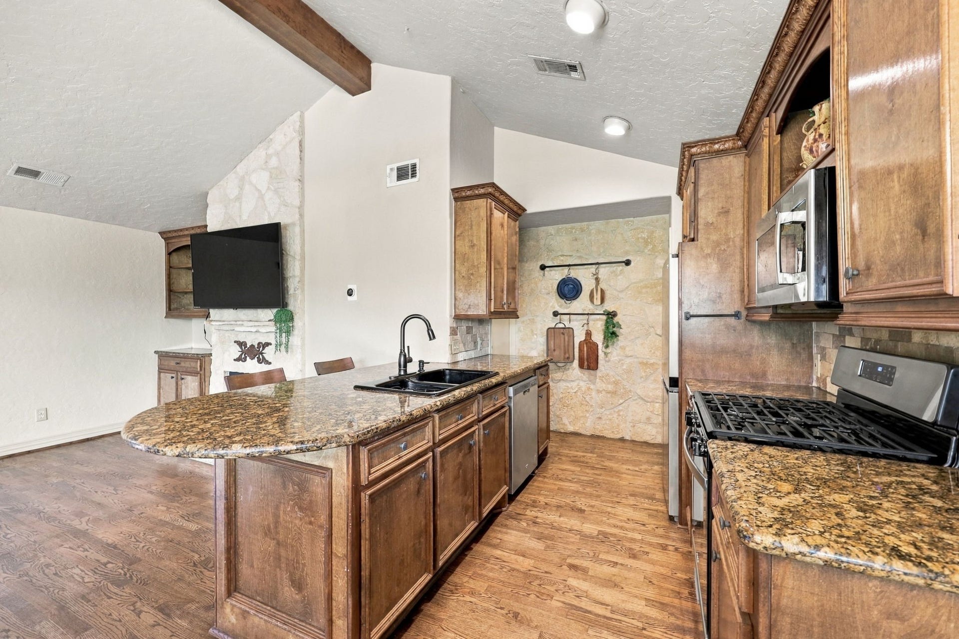 30 Bitterwood Circle, The Woodlands, TX 77381 30 Bitterwood Circle, The Woodlands, TX 77381
