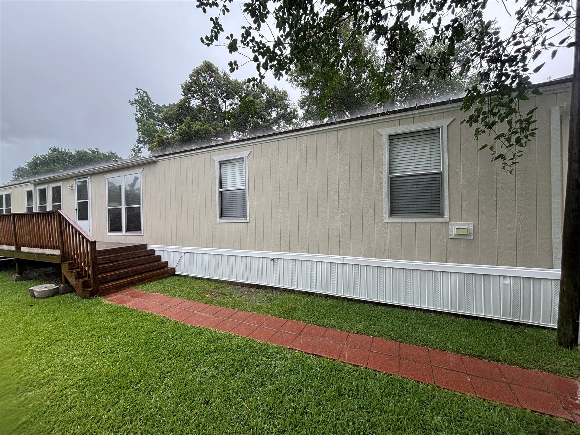 4715 3rd Street, Bacliff, TX 77518 Clean, neat and well-maintained will make move-in a breeze.
