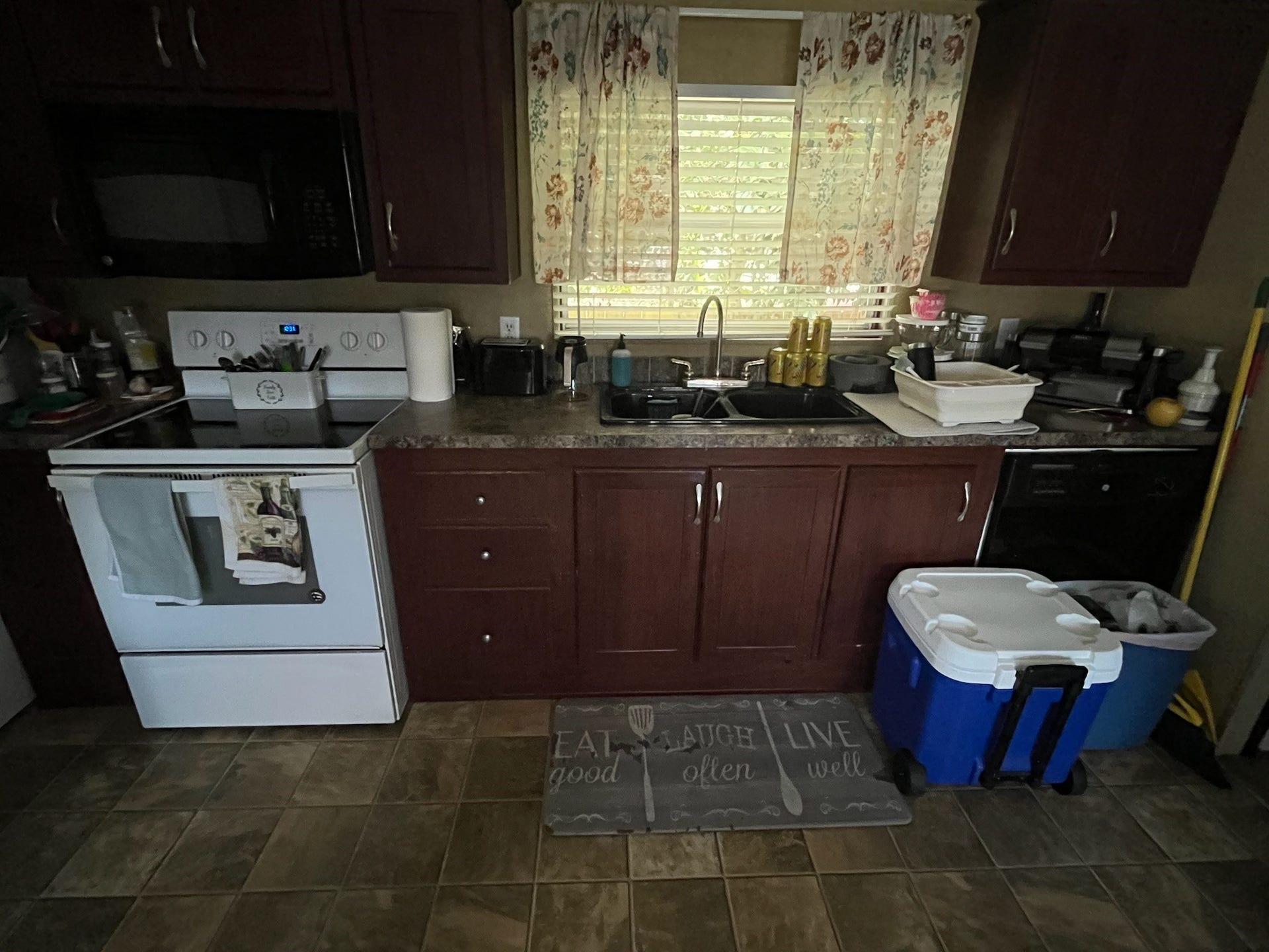 4715 3rd Street, Bacliff, TX 77518 The kitchen is conveniently located to both the family room and the formal dining area.
