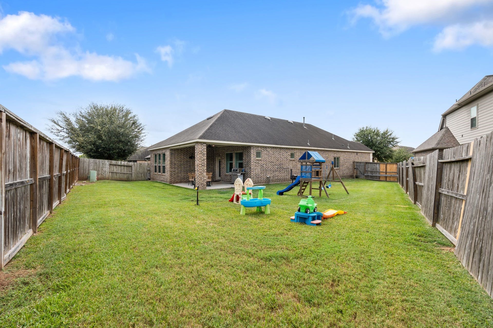 Another view of this truly big backyard.