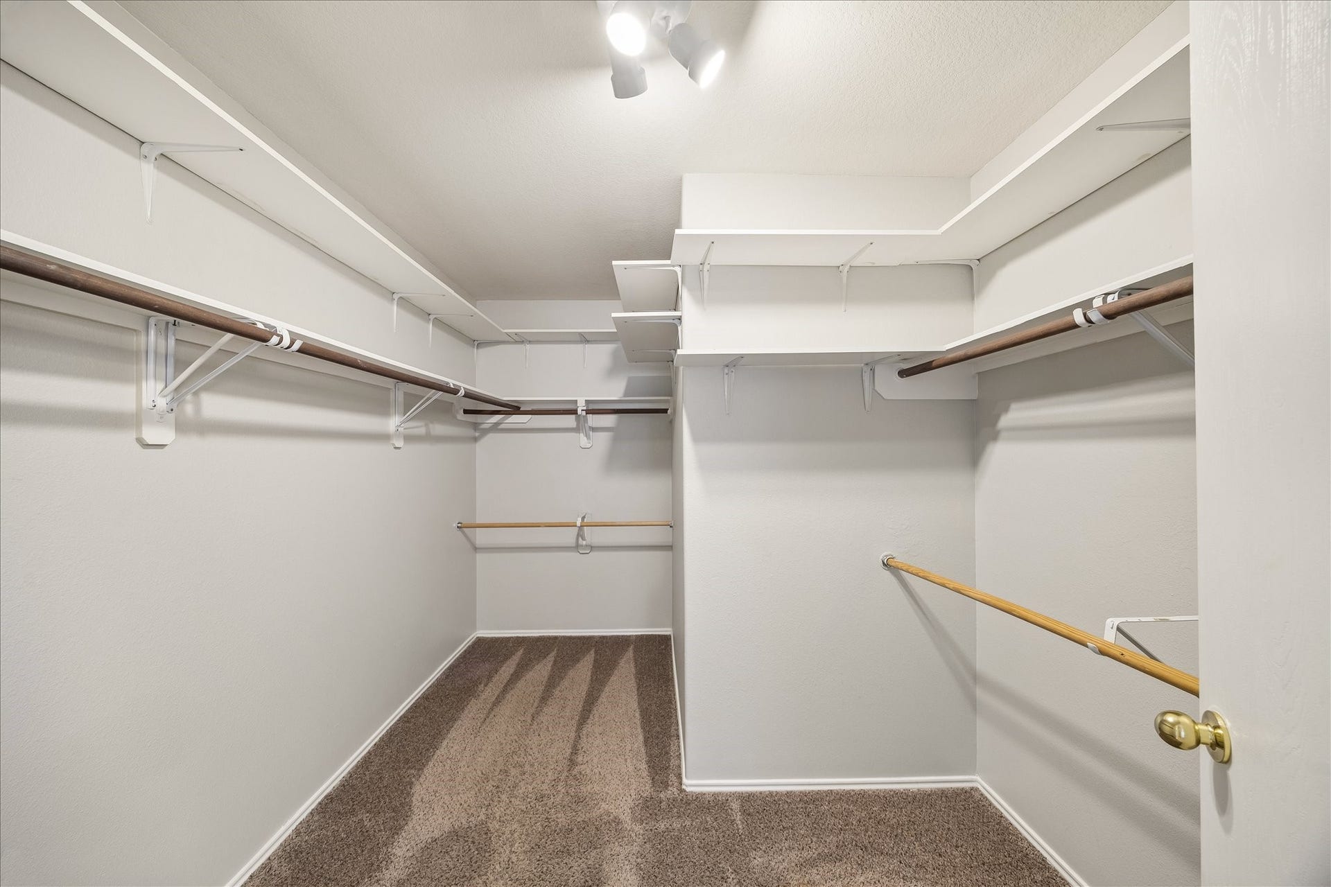 223 Sunset Colony Drive, Rosharon, TX 77583 Shop until you drop! This deep walk-in closet has space for hanging clothes, shelving for accessories and a spacious layout that makes staying organized feel a whole lot easier.