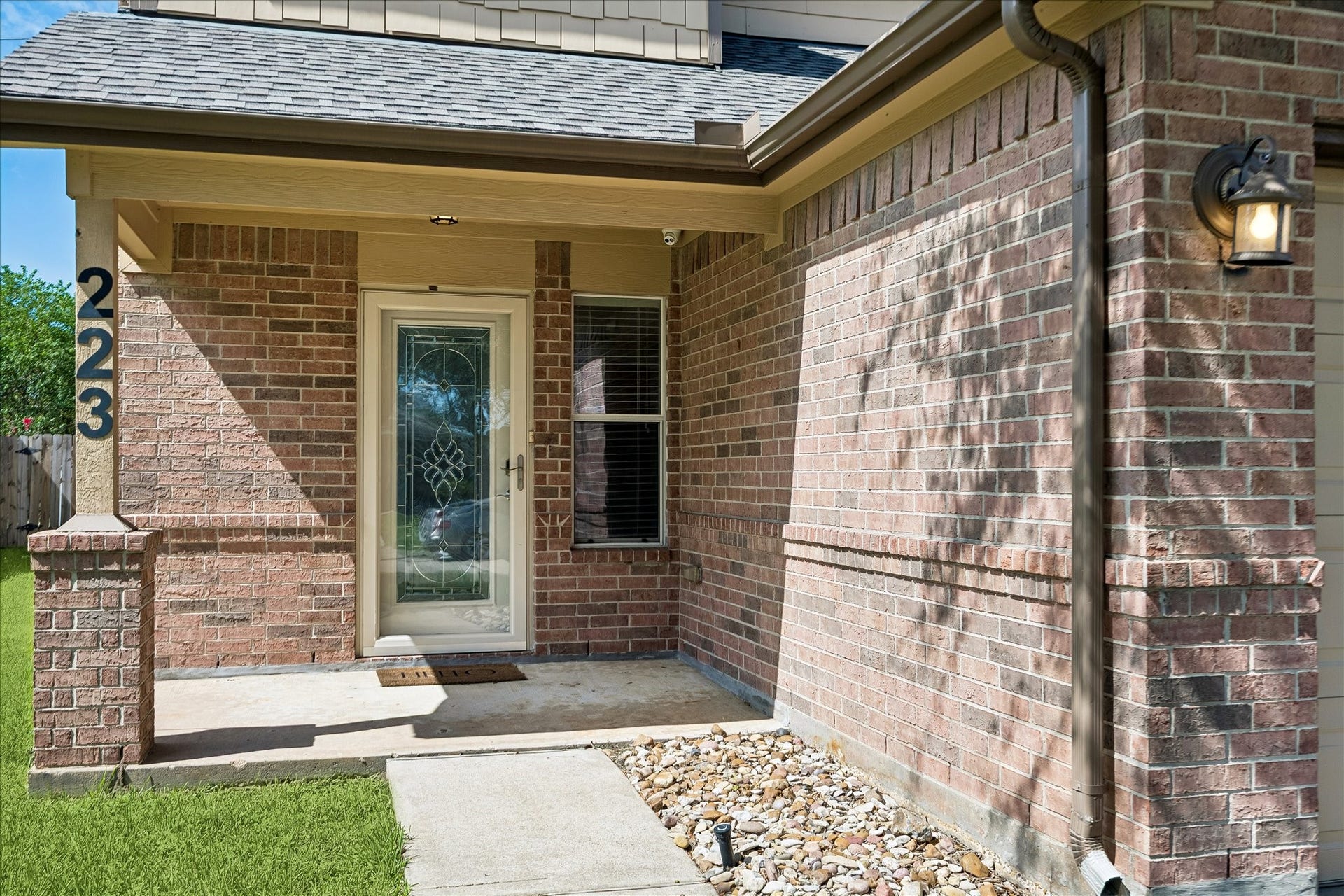 223 Sunset Colony Drive, Rosharon, TX 77583 A covered front porch, energy-efficient storm door and leaded-glass front door create a warm first impression, offering just a hint of the fresh finishes, comfortable spaces and easygoing style waiting inside.