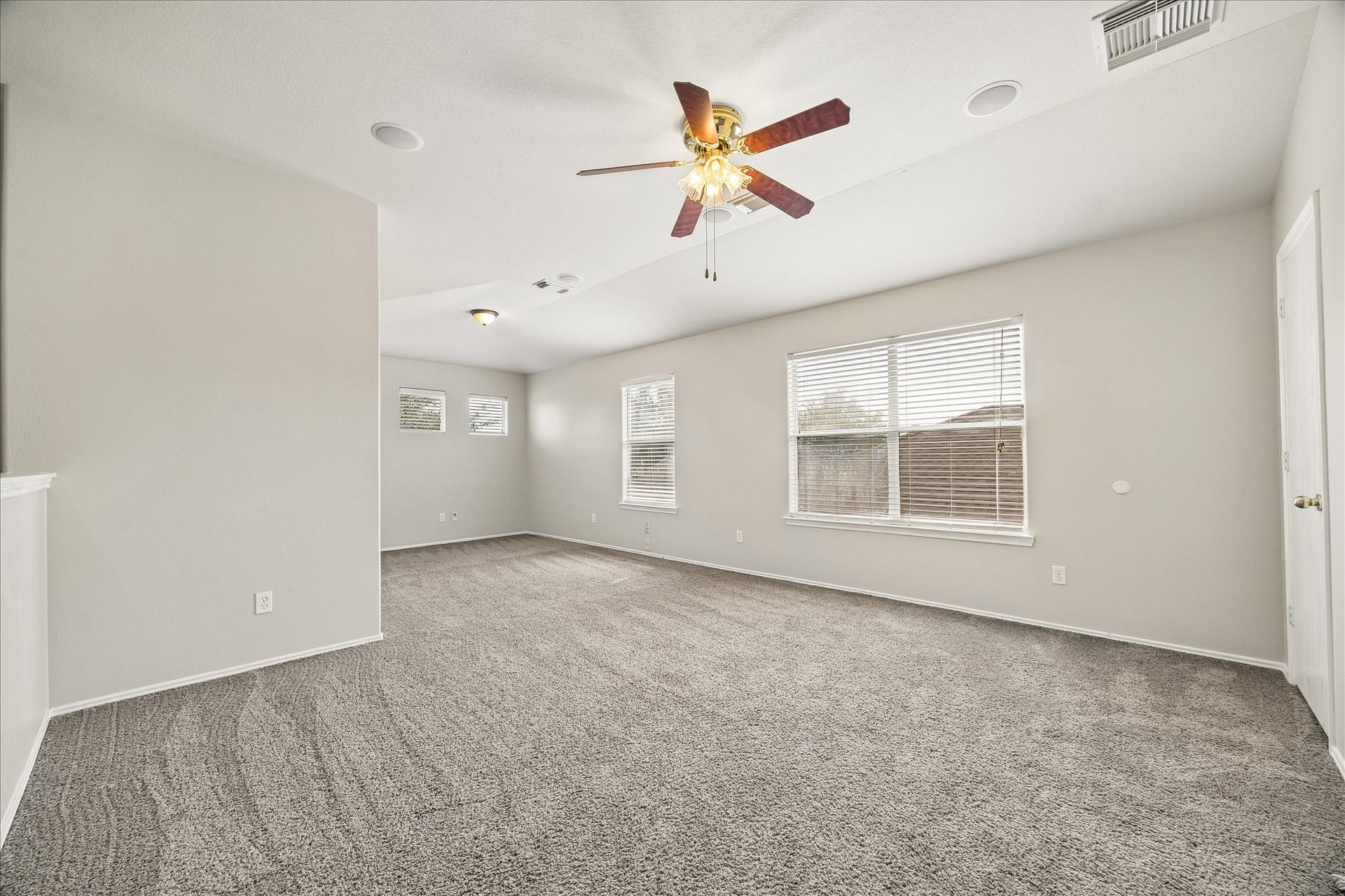 223 Sunset Colony Drive, Rosharon, TX 77583 Let the games begin. Scattered windows bring in natural light while the oversized layout gives everyone room to stretch out, unwind, get a little messy and have a whole lot of fun.