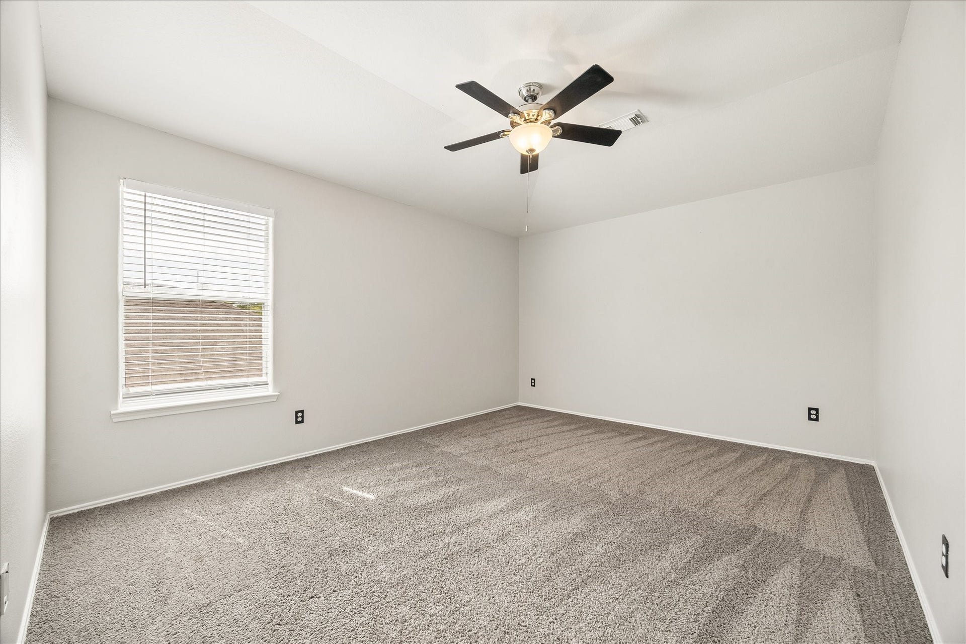 223 Sunset Colony Drive, Rosharon, TX 77583 A cozy spot for family or guests, this upstairs bedroom offers soft neutral carpet, fresh paint, a cooling fan and large closet, with the full bath just steps away.