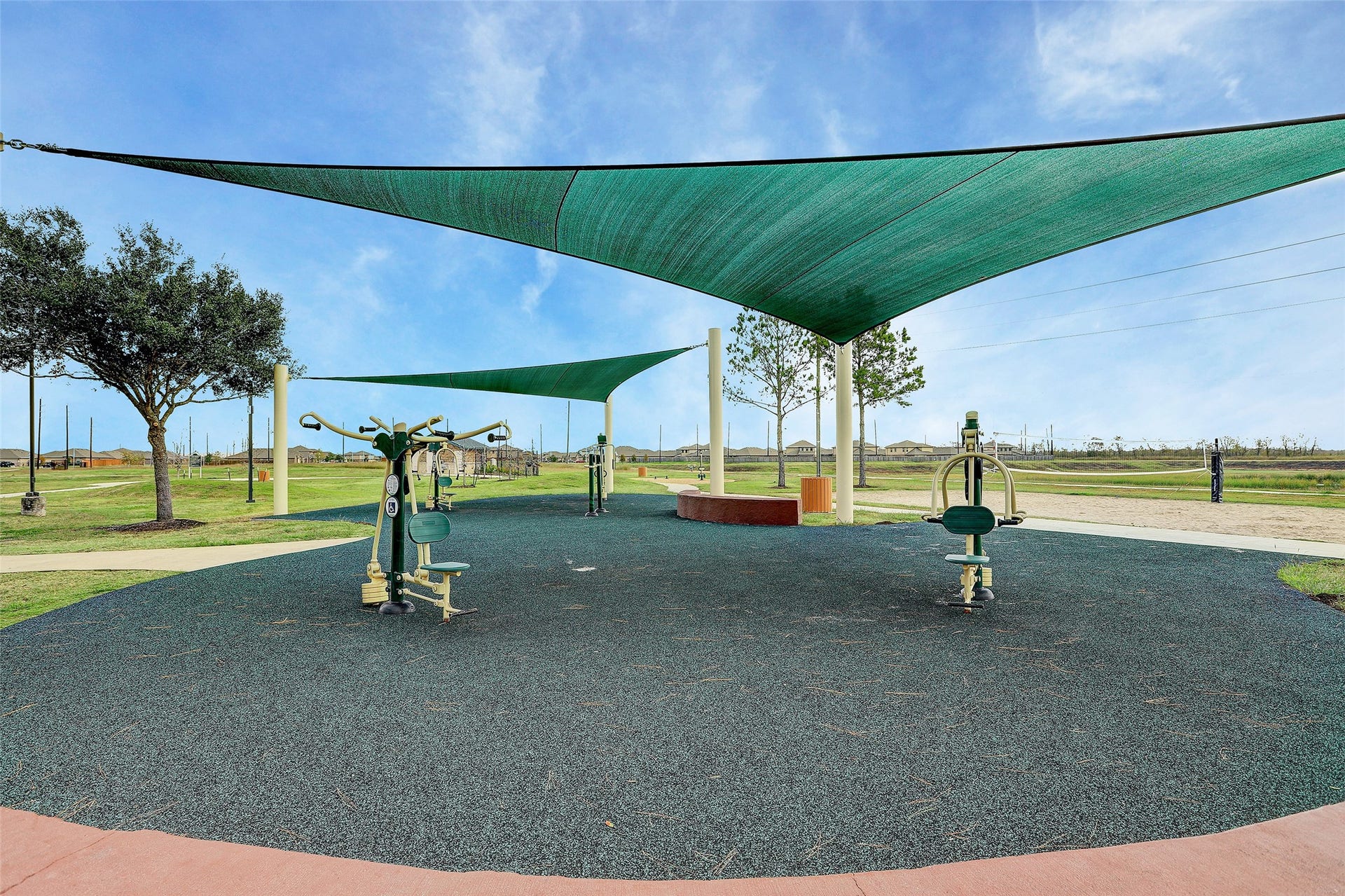 223 Sunset Colony Drive, Rosharon, TX 77583 Skip the gym and take your workout outside with scenic walking trails and shaded fitness equipment right in the neighborhood.