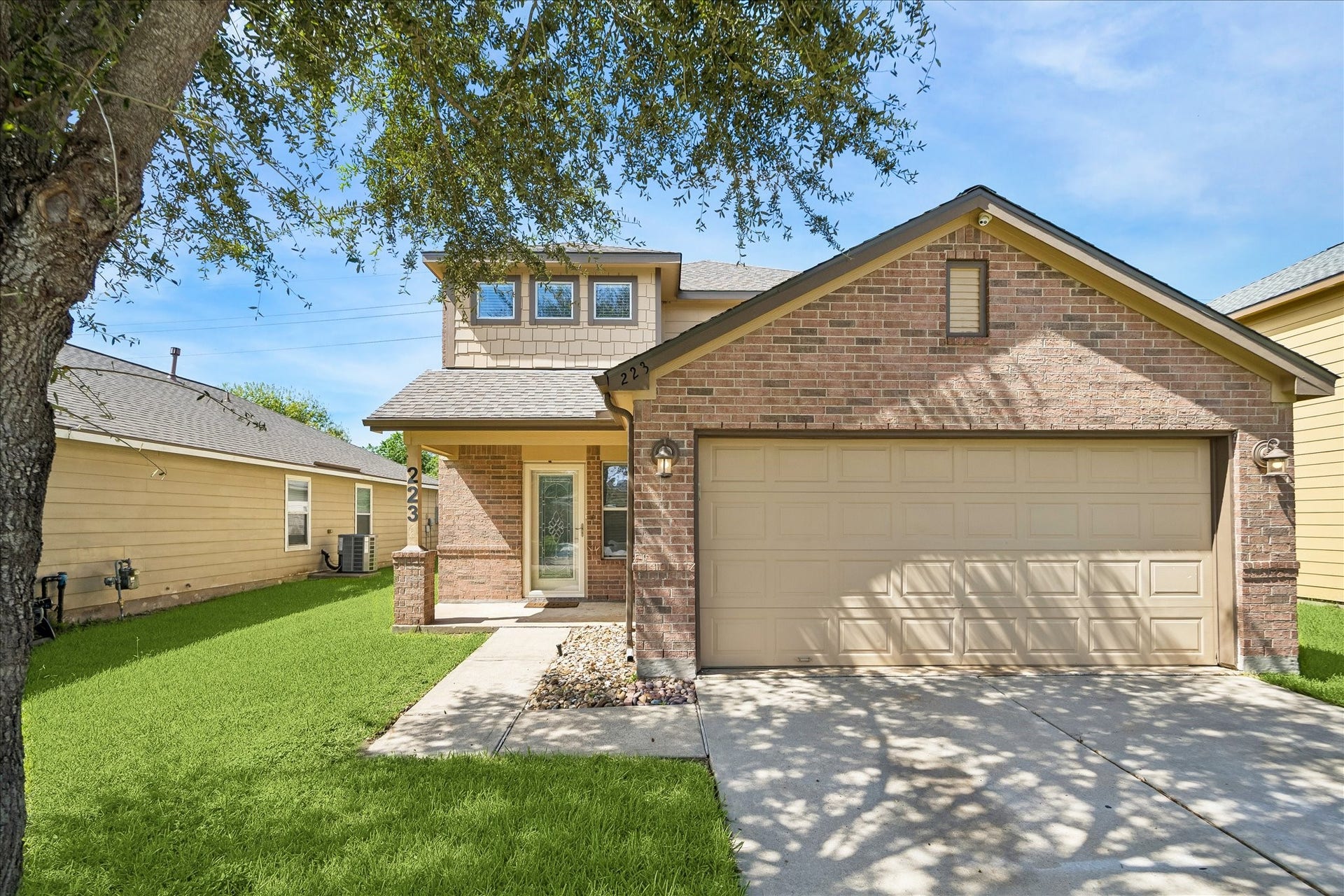 223 Sunset Colony Drive, Rosharon, TX 77583 Charming 2-story on a quiet cul-de-sac with no rear neighbors, fresh interior paint, flexible living spaces, an updated kitchen, private owners retreat, oversized game room, 3 guest bedrooms and a spacious fenced yard. Recent updates include a 2025 roof and 2023 fencing. Additional features include a full sprinkler system, alarm system, 2-car garage with epoxy flooring and easy access to neighborhood parks, trails and amenities.