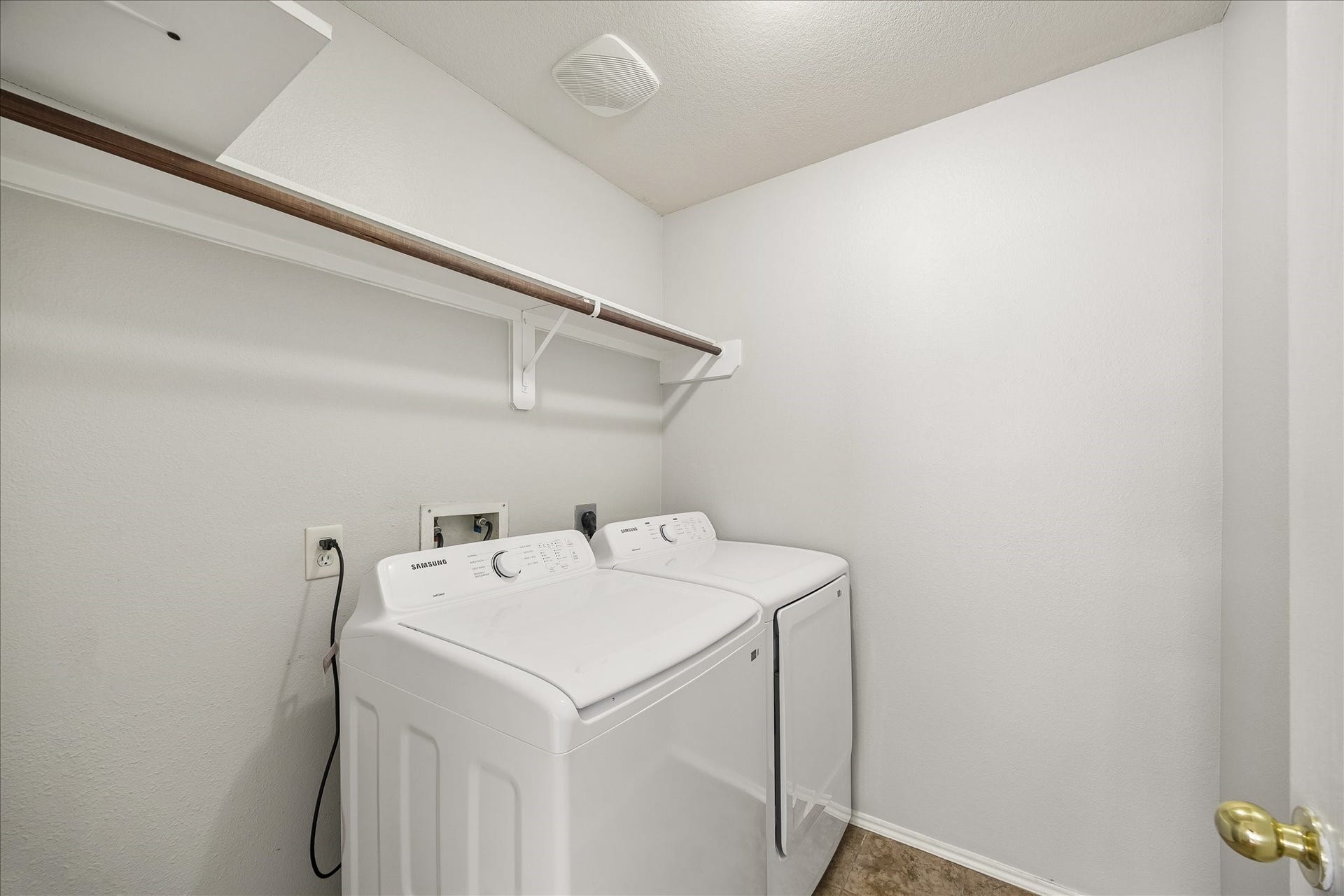 223 Sunset Colony Drive, Rosharon, TX 77583 A dedicated utility room keeps household routines tucked neatly out of sight, with hanging space and room to add storage or organization that works for you.