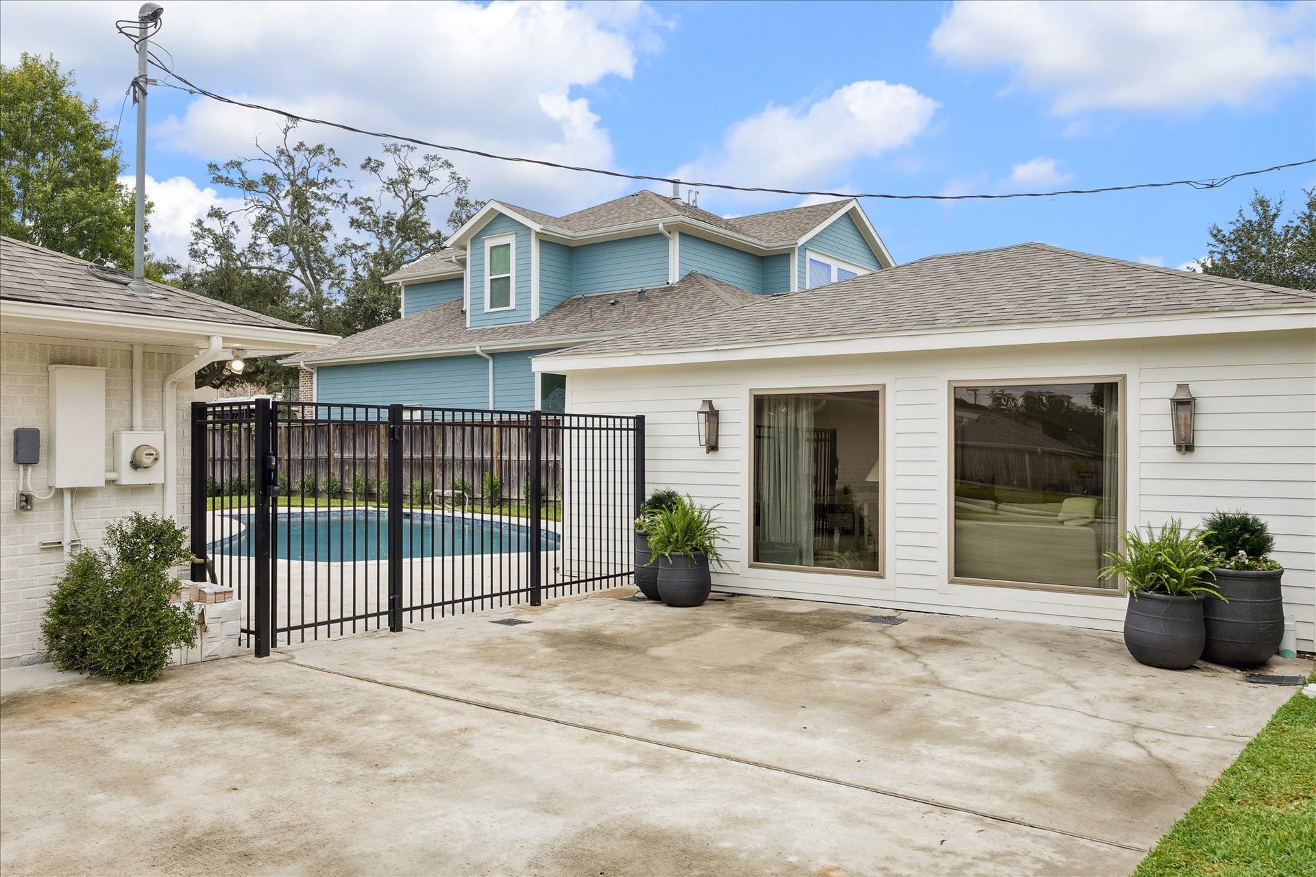 3702 Linkwood Drive, Houston, TX 77025 Iron fence (2025)