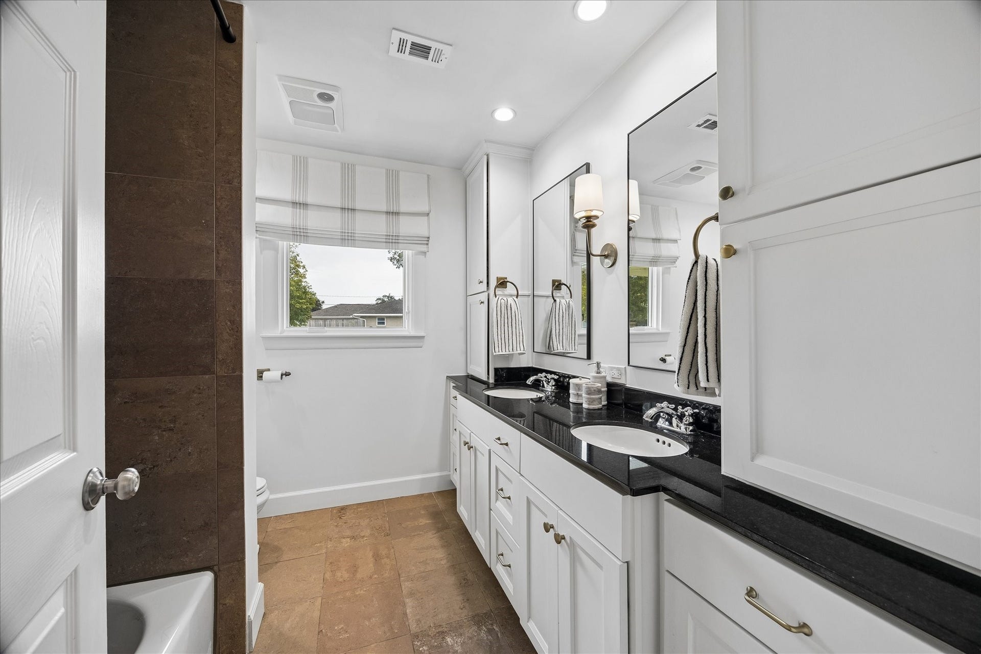 3702 Linkwood Drive, Houston, TX 77025 Secondary bath with shower/tub combo and double sinks.