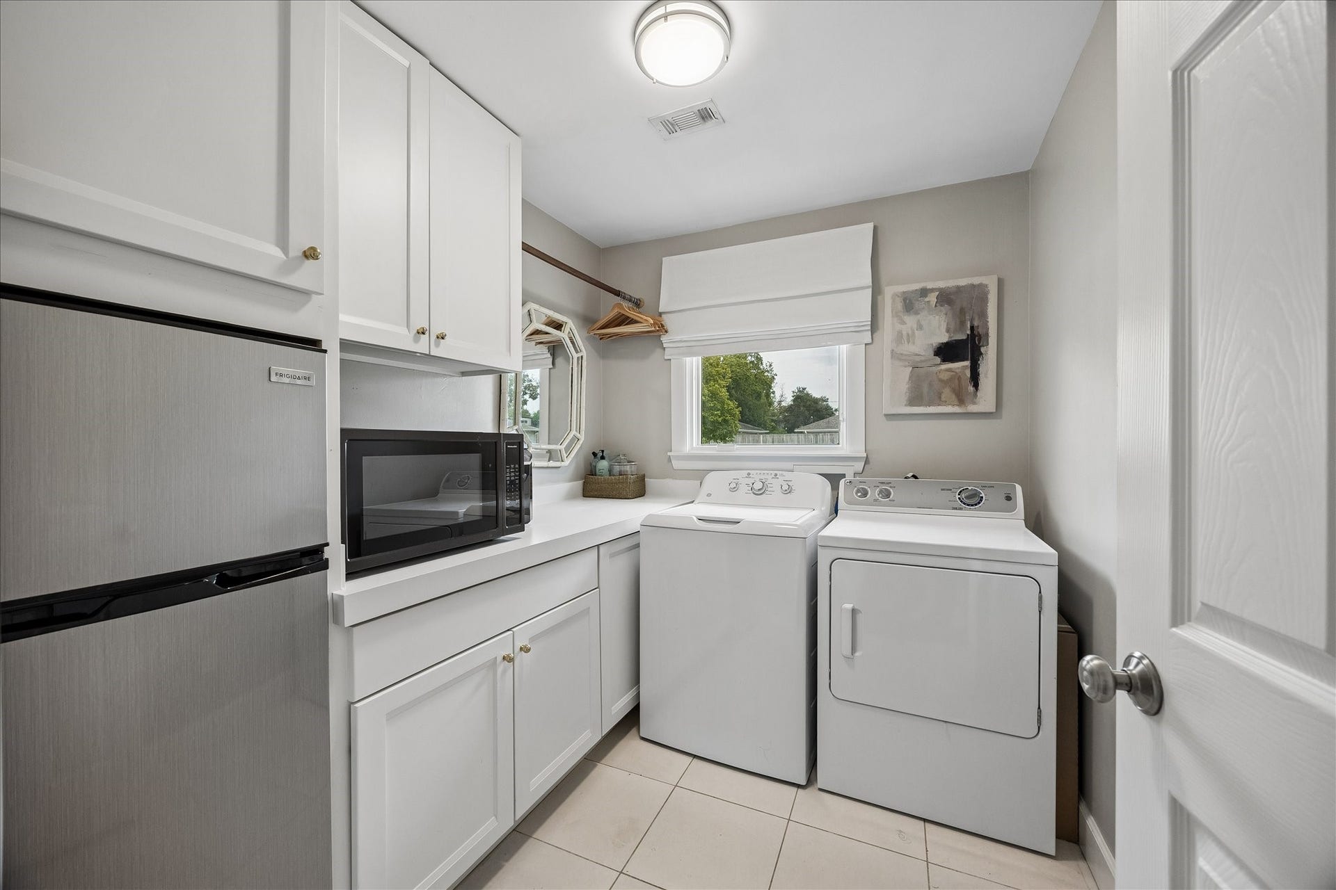 3702 Linkwood Drive, Houston, TX 77025 Nicely sized utility room with fridge/freezer combo.