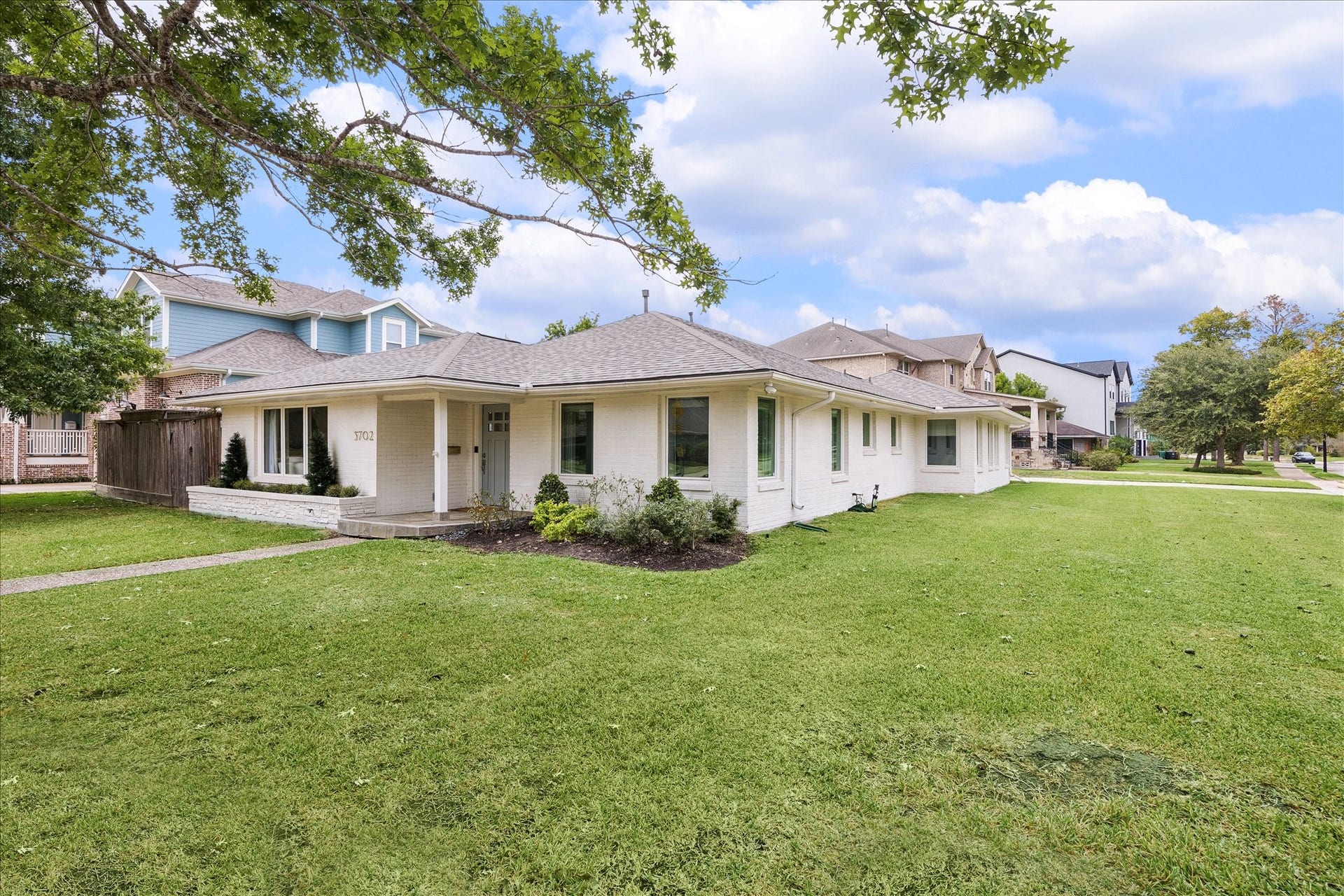 3702 Linkwood Drive, Houston, TX 77025 Tons of green space in this side yard!