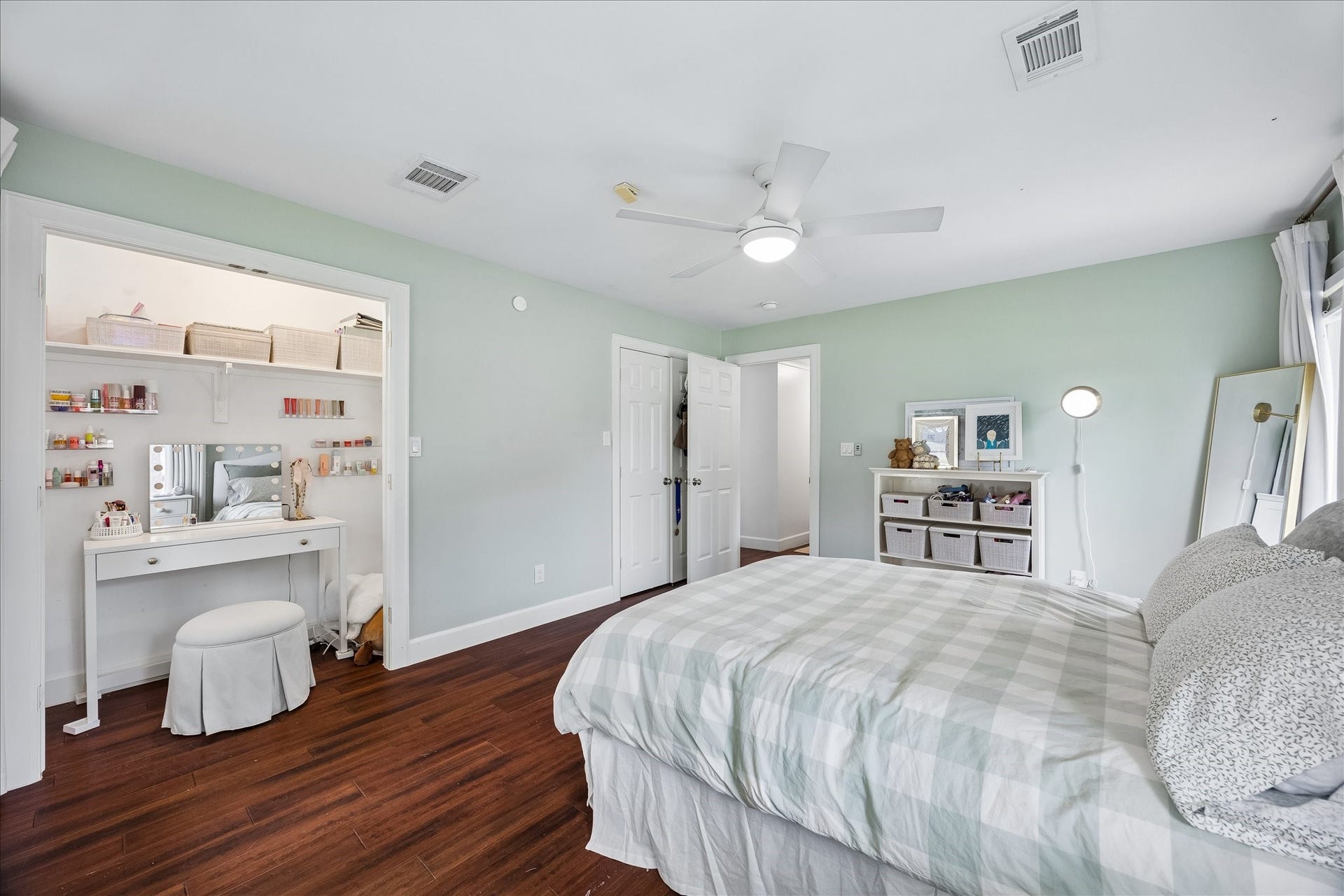 3702 Linkwood Drive, Houston, TX 77025 Second closet that is currently used as a vanity space.