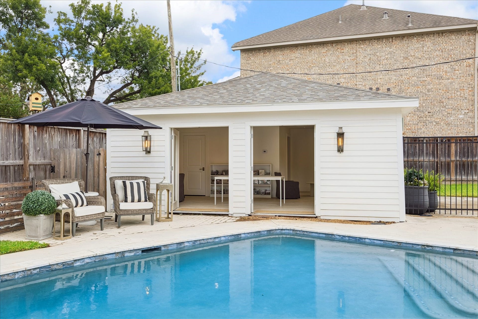 3702 Linkwood Drive, Houston, TX 77025 Reimagined in 2026, the previous 2 car garage is now an exceptional pool house/guest space with a full bathroom and walk-in closet. 2 sets of French doors that open to the pool.