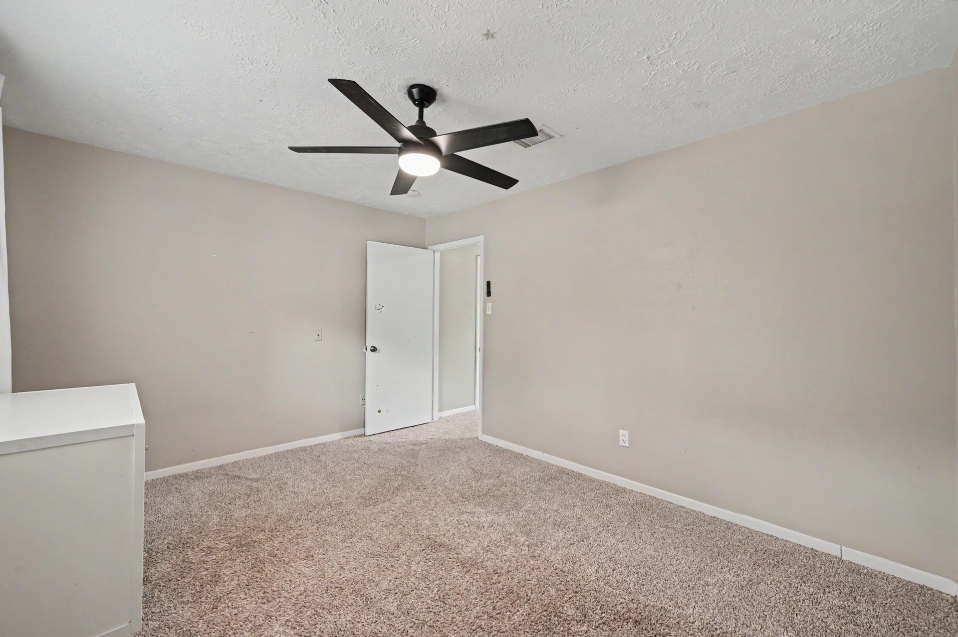 2314 Chestnut Oak Place, The Woodlands, TX 77380 Another angle demonstrates the bedrooms generous size and flexible furniture arrangement.