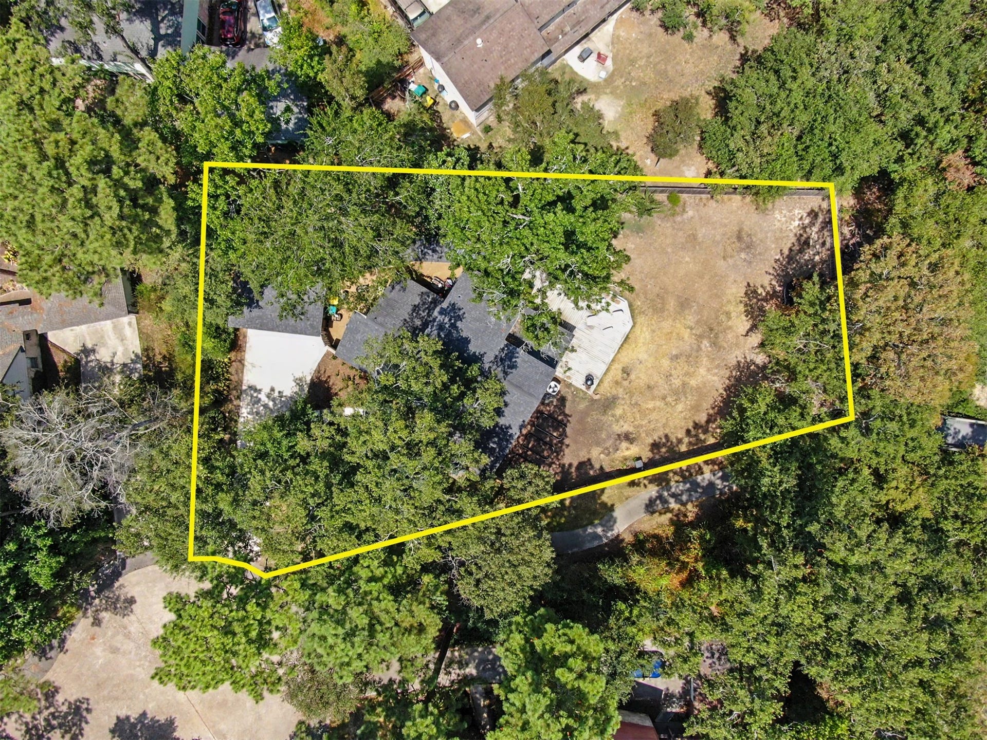 2314 Chestnut Oak Place, The Woodlands, TX 77380 Overhead aerial highlights the expansive 13,108 square foot cul-de-sac lot, with a generous backyard and mature trees providing added privacy.