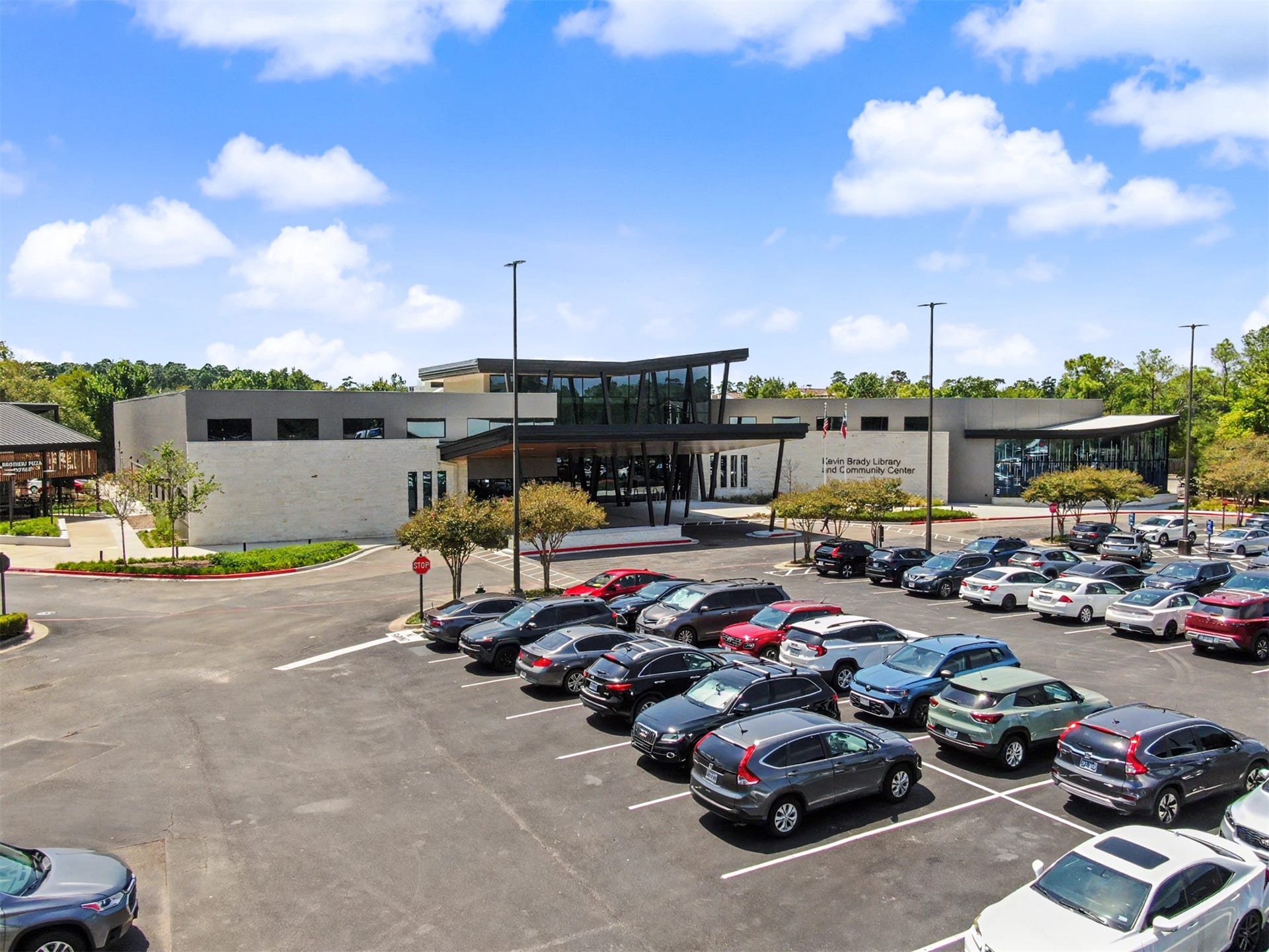 2314 Chestnut Oak Place, The Woodlands, TX 77380 Walk or bike to the new Kevin Brady Library and Community Center, nearby dining options, and The Woodlands Farmers Market, held Saturdays at Grogans Mill Village Center.