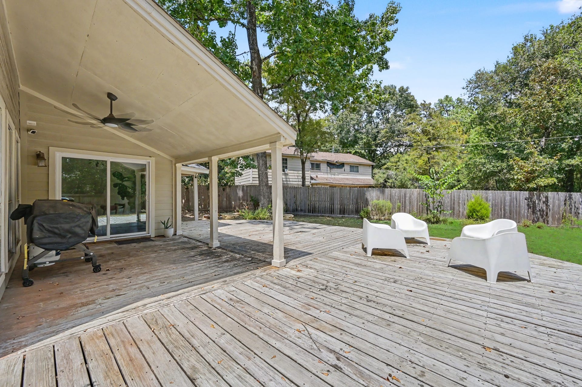2314 Chestnut Oak Place, The Woodlands, TX 77380 A large covered patio and adjoining wood deck extend the homes living space into the backyard.