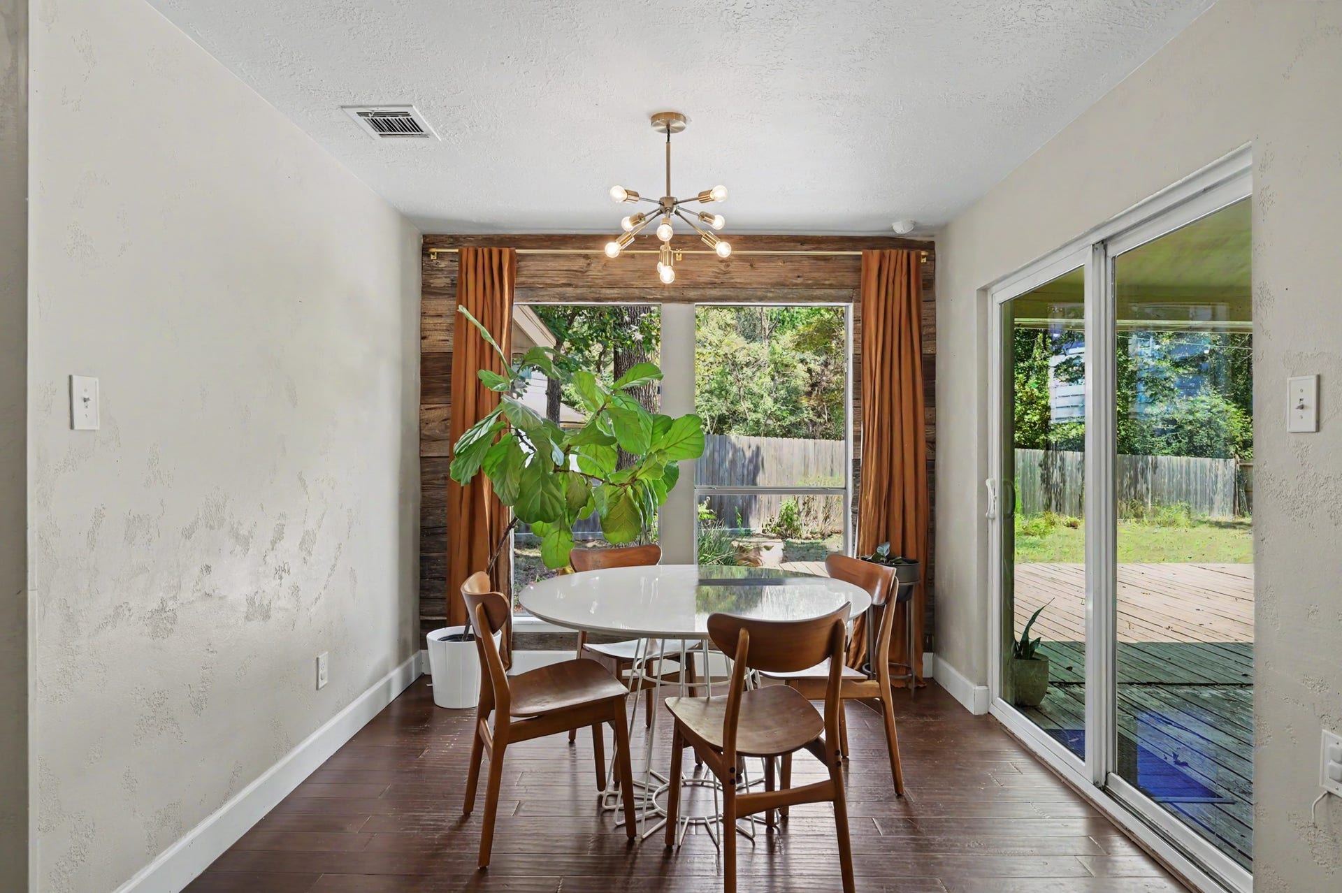 2314 Chestnut Oak Place, The Woodlands, TX 77380 Large windows and a sliding glass door fill the breakfast room with natural light while connecting it to the outdoor living areas.