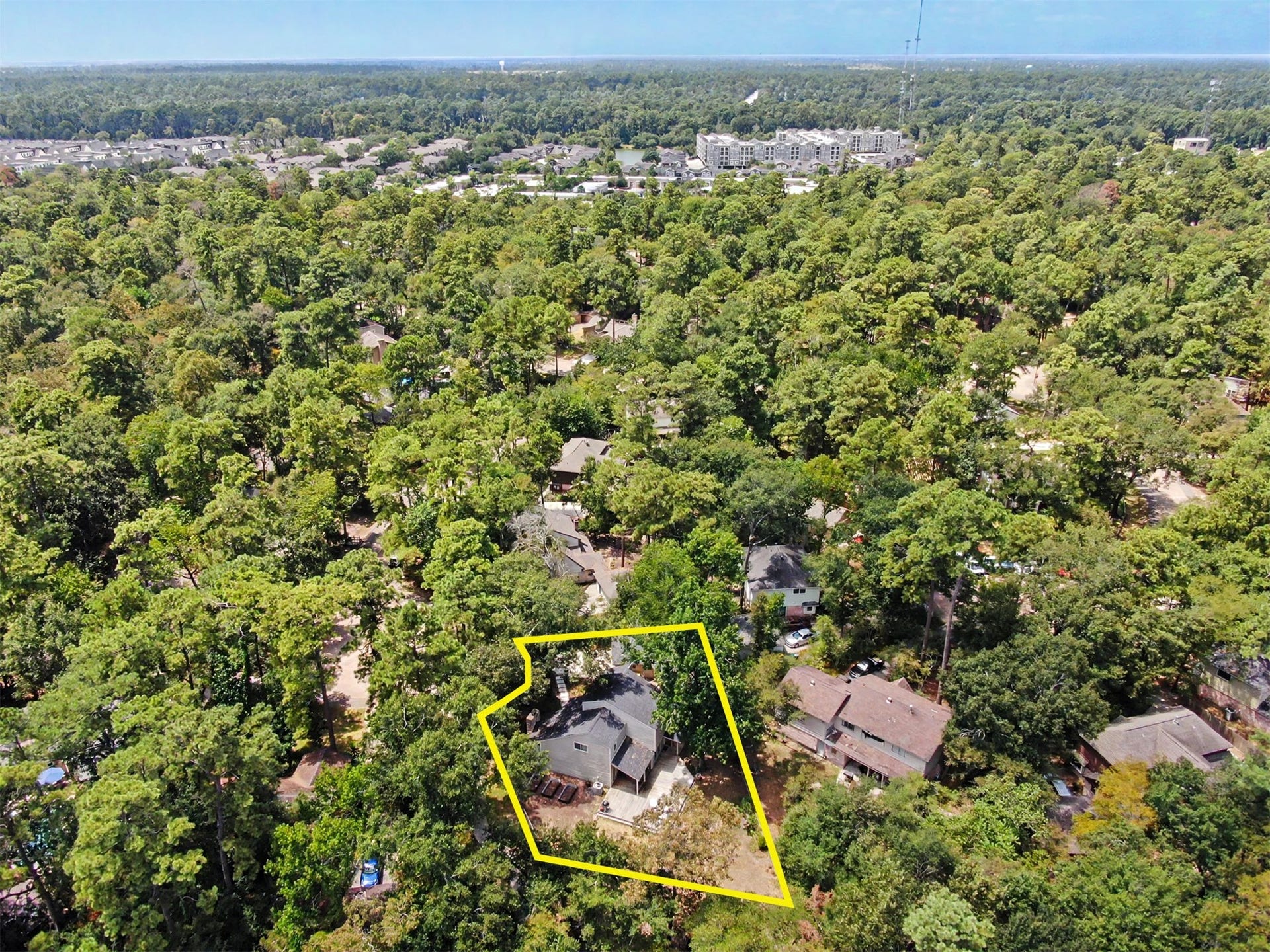 2314 Chestnut Oak Place, The Woodlands, TX 77380 Close to popular Woodlands attractions, including The Cynthia Woods Mitchell Pavilion, The Woodlands Waterway, and Town Center.