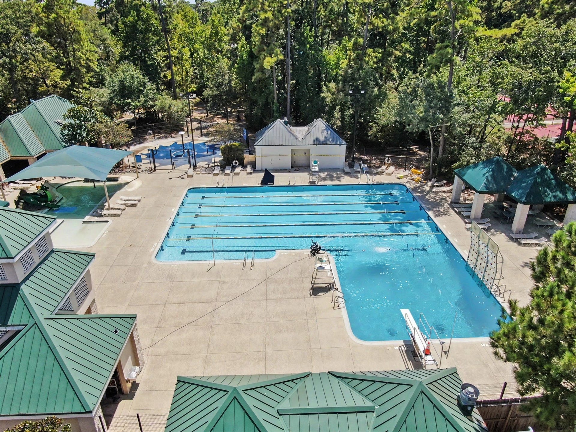 2314 Chestnut Oak Place, The Woodlands, TX 77380 Cool off at nearby Sawmill Pool, featuring lap lanes, a shallow play area and an adjoining splash pad.