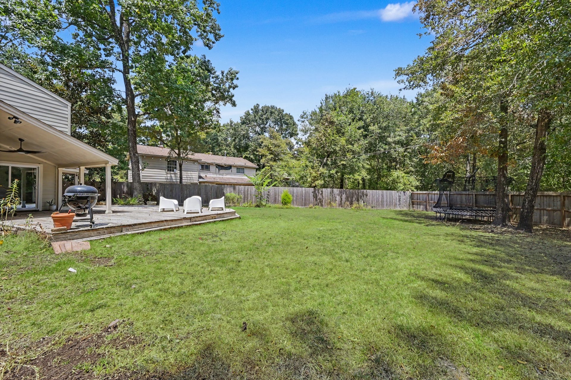 2314 Chestnut Oak Place, The Woodlands, TX 77380 Set on a lot of more than 13,000 square feet, the expansive backyard offers abundant room for gardening, pets, play, and outdoor activities.