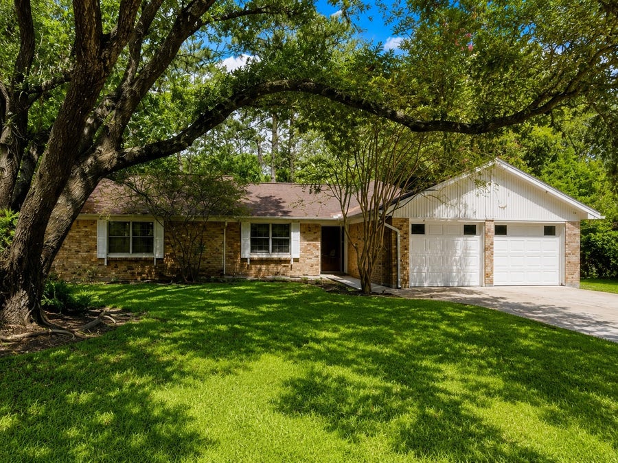 Property photo for 5107 Longshadow Drive, Dickinson, TX