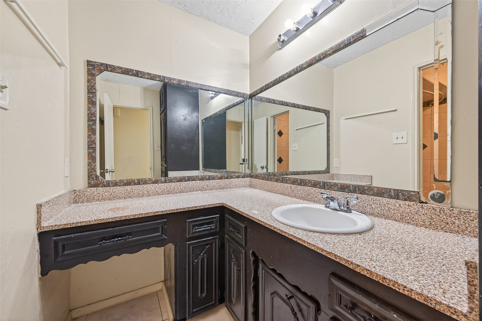 9318 Benning Drive, Houston, TX 77031 9318 Benning Drive, Houston, TX 77031
