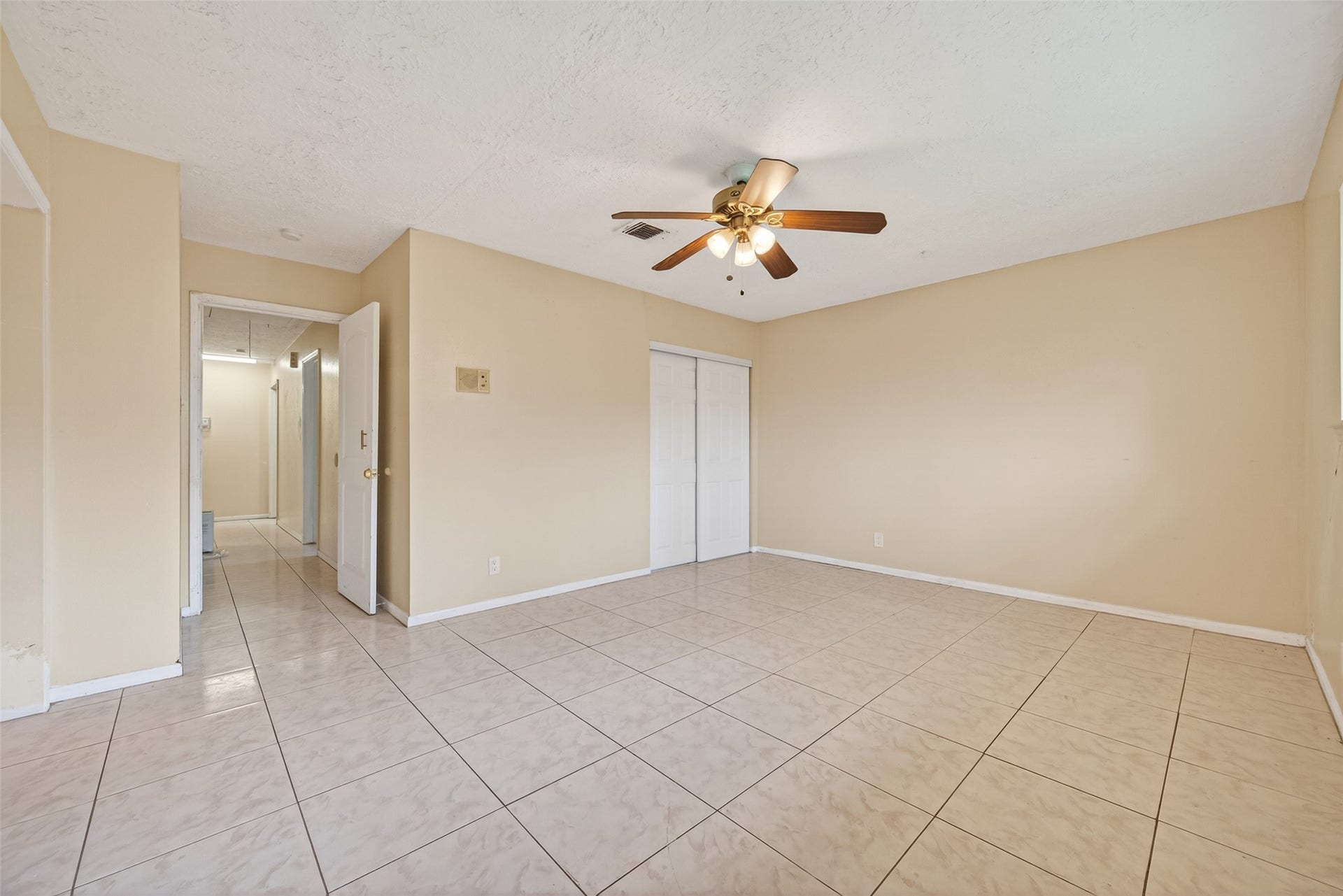 9318 Benning Drive, Houston, TX 77031 9318 Benning Drive, Houston, TX 77031