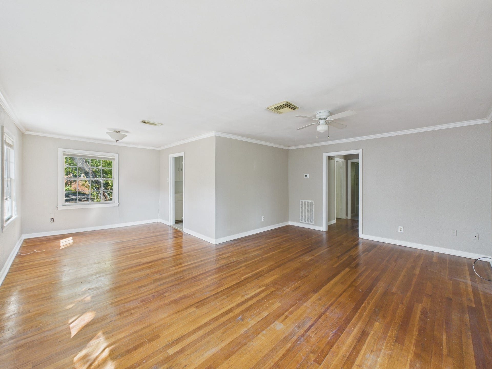 4502 Larch Lane, Bellaire, TX 77401 Original Hardwood Flooring w/Flexible Living/Dining Combo