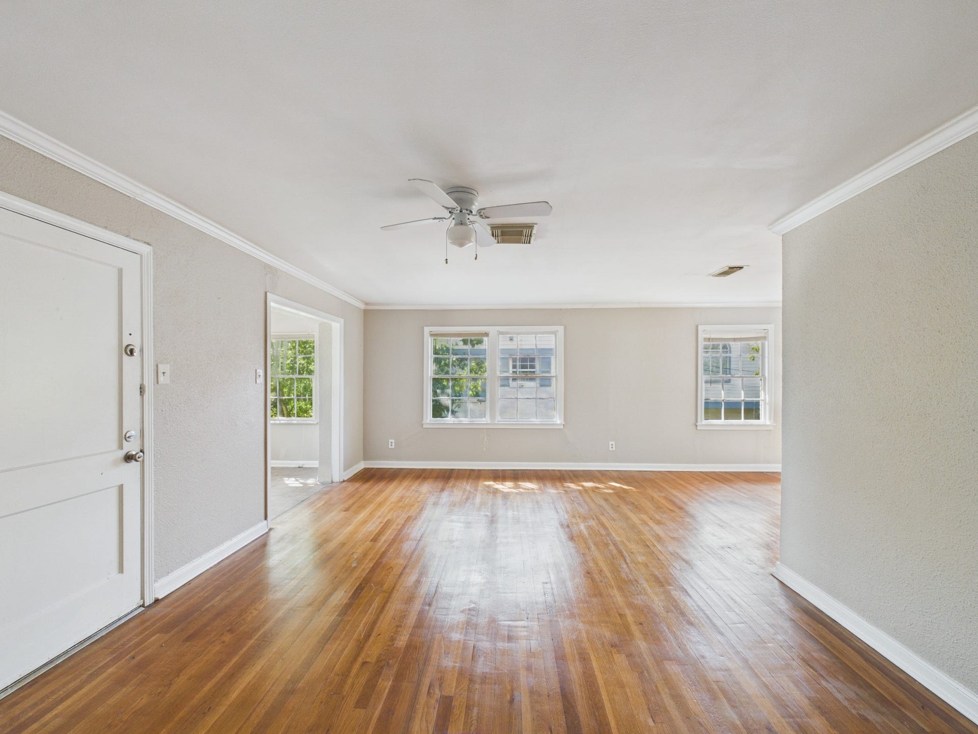 4502 Larch Lane, Bellaire, TX 77401 Spacious Living Area when you enter