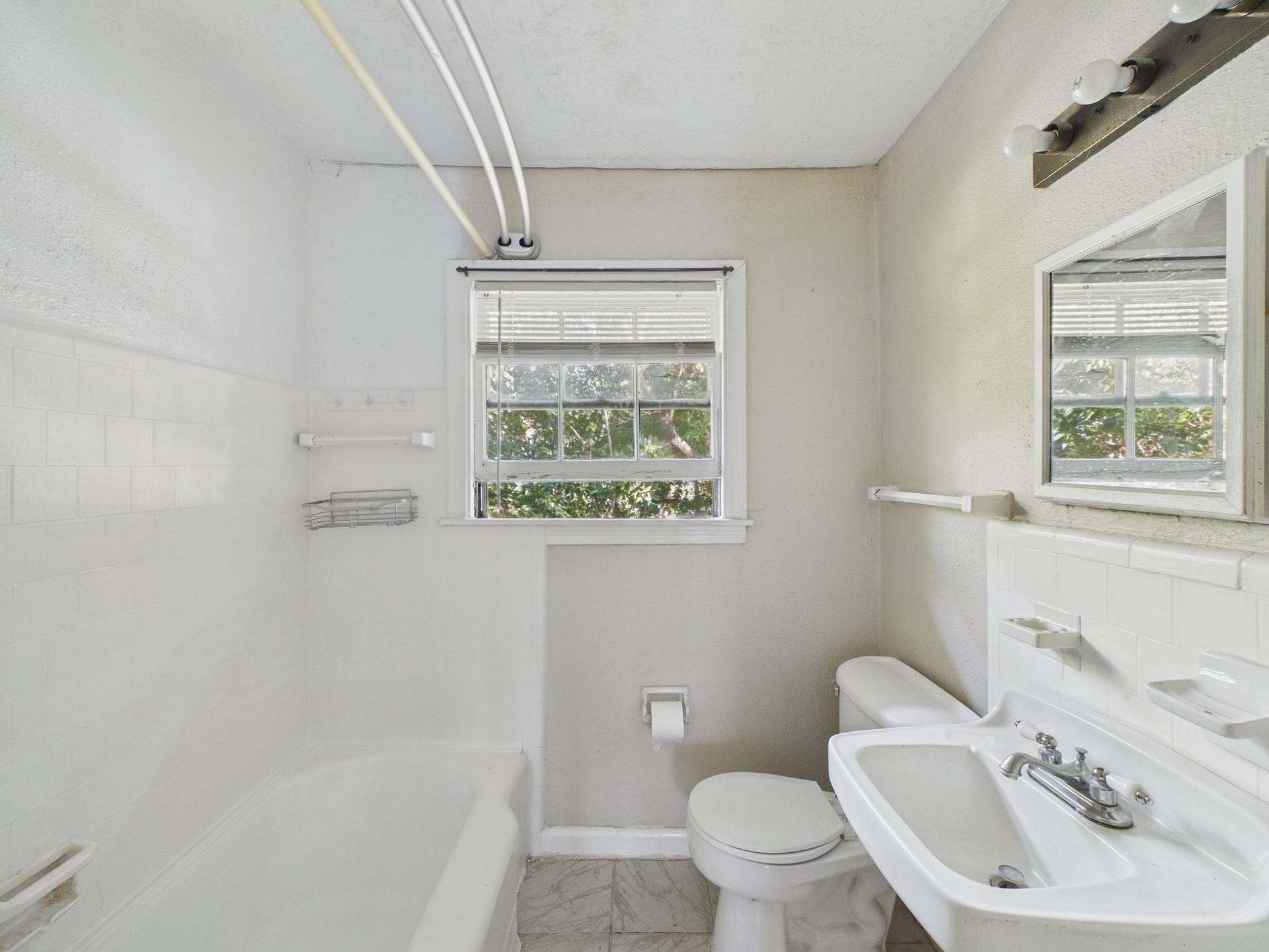 4502 Larch Lane, Bellaire, TX 77401 Full Bath with Pedestal Sink
