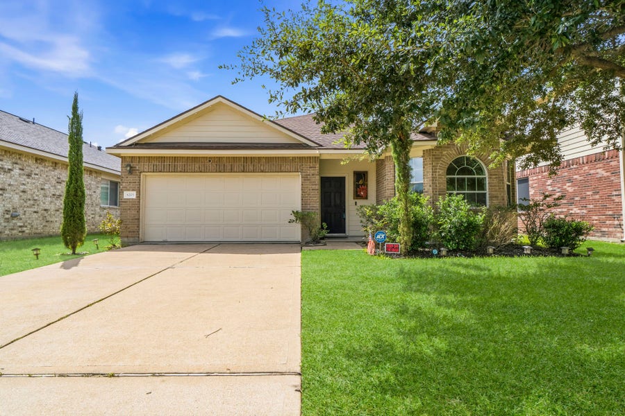 Property photo for 8203 Loetsch Ridge Way, Spring, TX