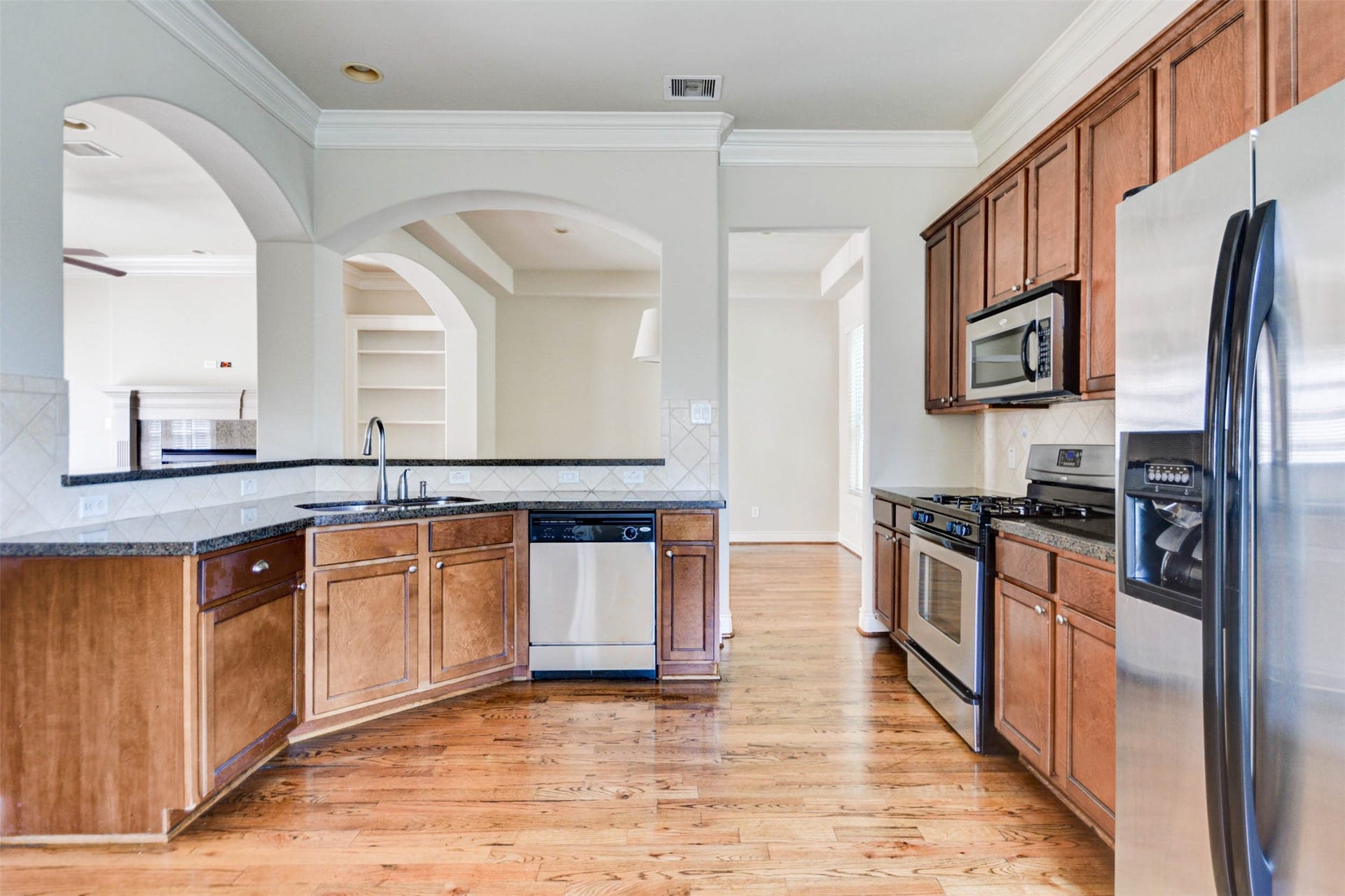 2731 Sherwin Street, Houston, TX 77007 2731 Sherwin Street, Houston, TX 77007