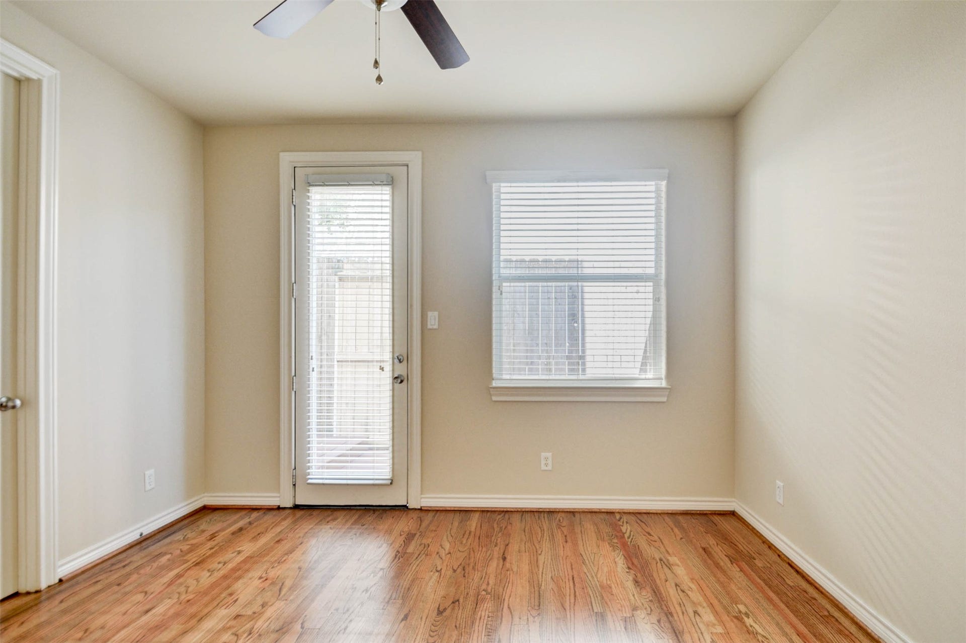 2731 Sherwin Street, Houston, TX 77007 2731 Sherwin Street, Houston, TX 77007