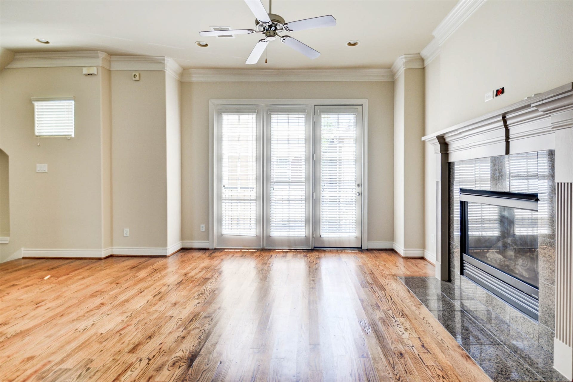 2731 Sherwin Street, Houston, TX 77007 2731 Sherwin Street, Houston, TX 77007