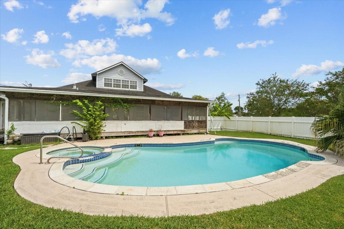 7228 Avenue R, Santa Fe, TX 77510 Pool area is great for entertaining.