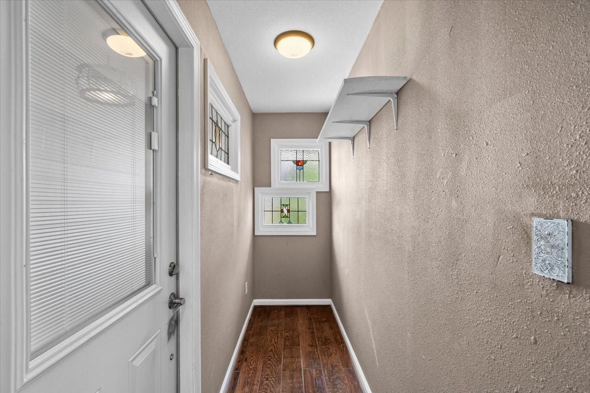 7228 Avenue R, Santa Fe, TX 77510 Hallway with secondary door to backyard.