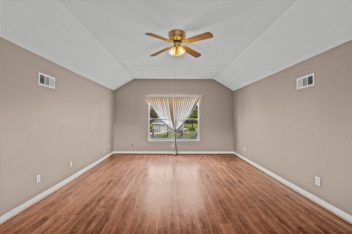 7228 Avenue R, Santa Fe, TX 77510 Upstairs loft area. Can be game room, office, media room etc.