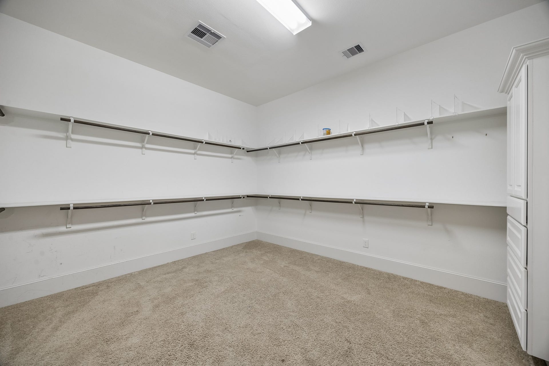 5018 Southampton Road, Missouri City, TX 77459 This spacious walk-in closet with ample shelving is huge! It can be accessed via the Primary Bedroom bathroom and hallway.