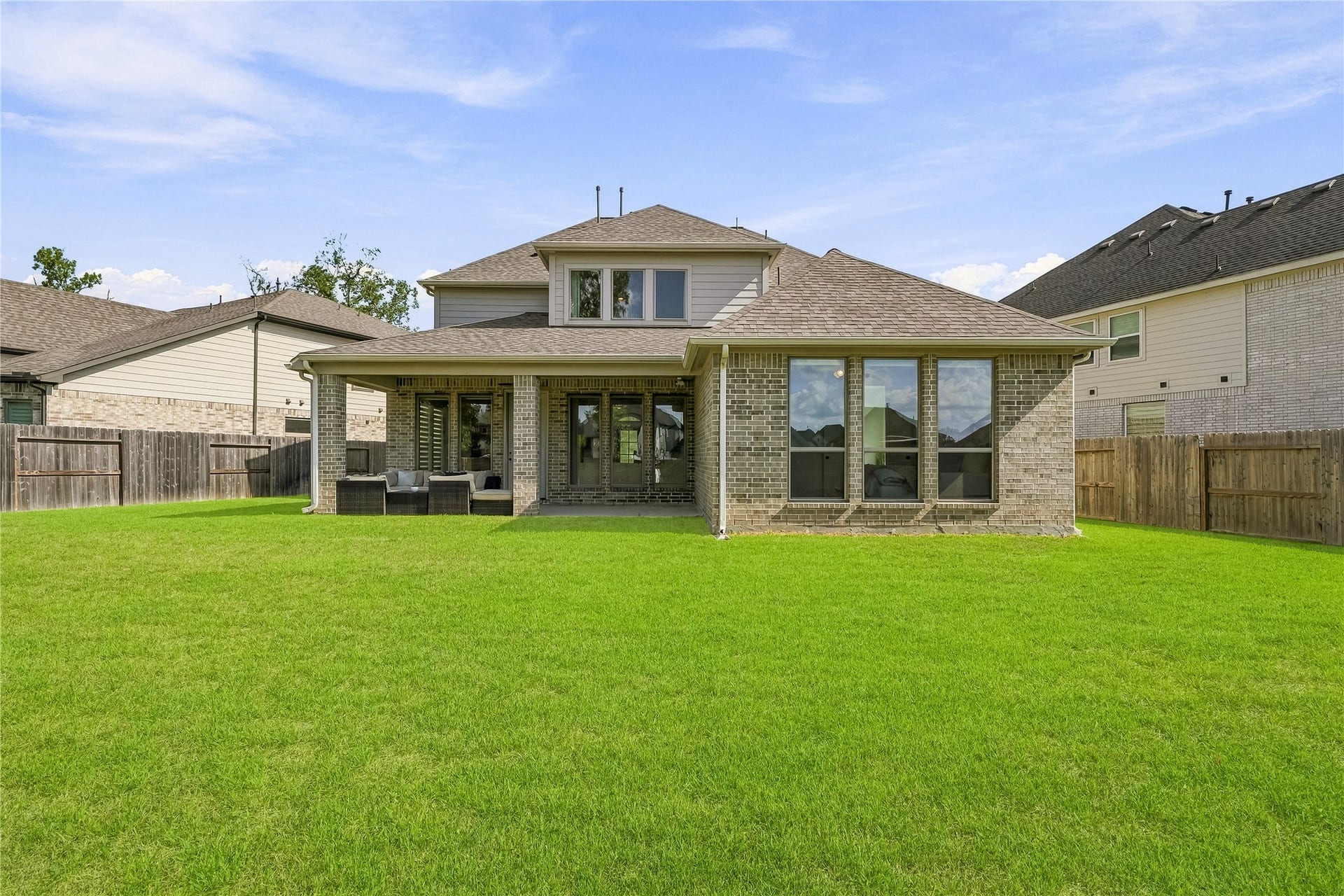 10606 Novy Grove Drive, Missouri City, TX 77459 The oversized cul-de-sac lot has no backyard neighbors. It is a clean slate and is just awaiting the next owner's imagination.